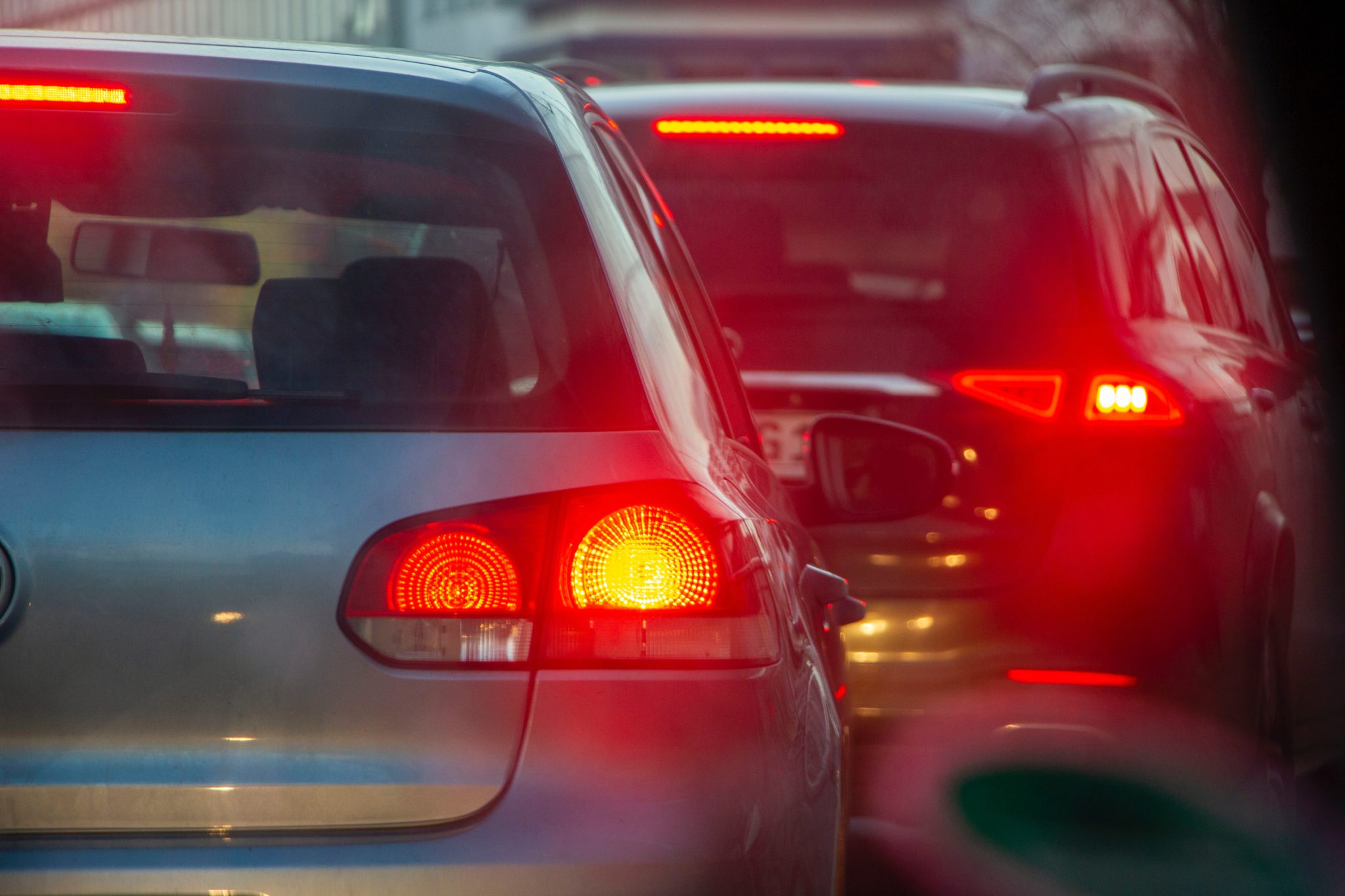 Homem detido em Almada por condução perigosa. Tinha 200 mil euros em dinheiro no carro