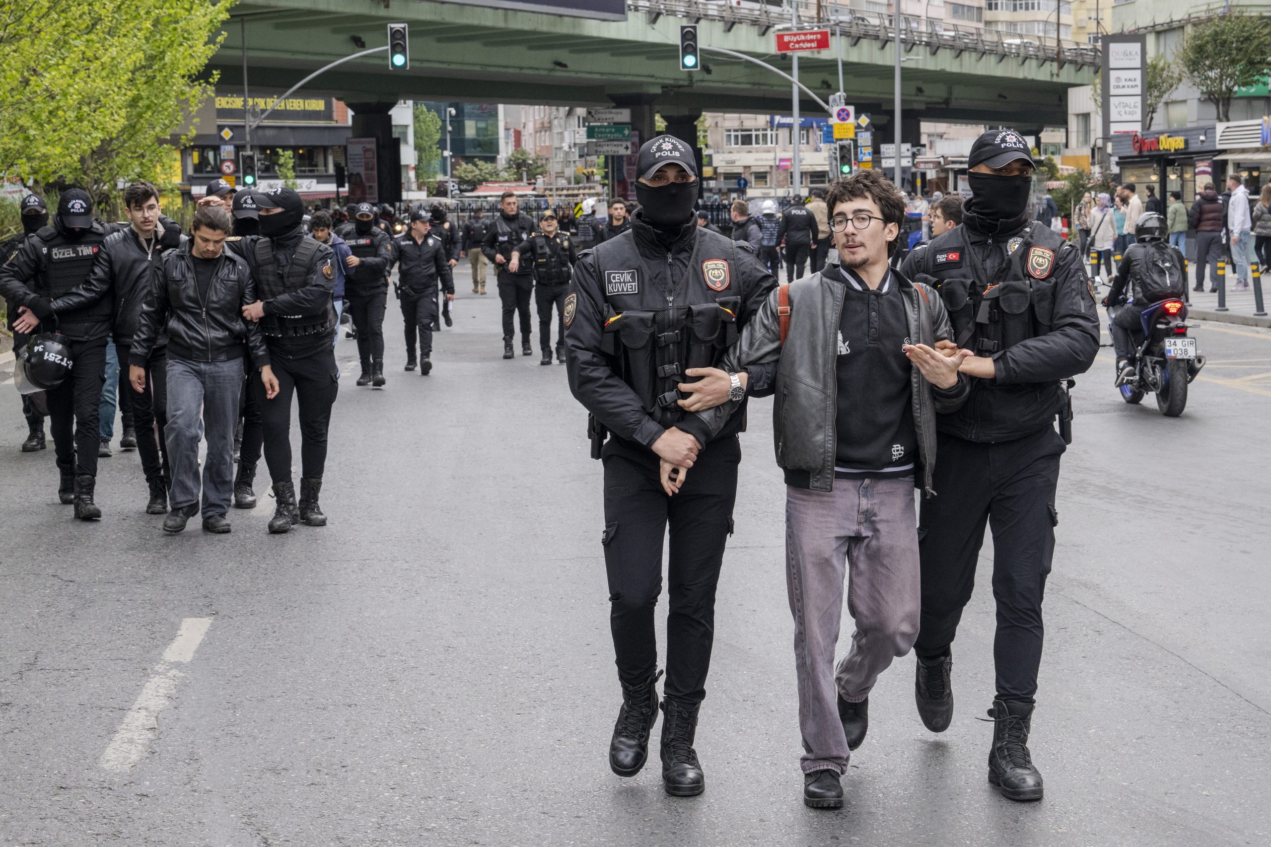 Em Istambul: pelo menos 180 detidos em manifestação do 1.º de Maio