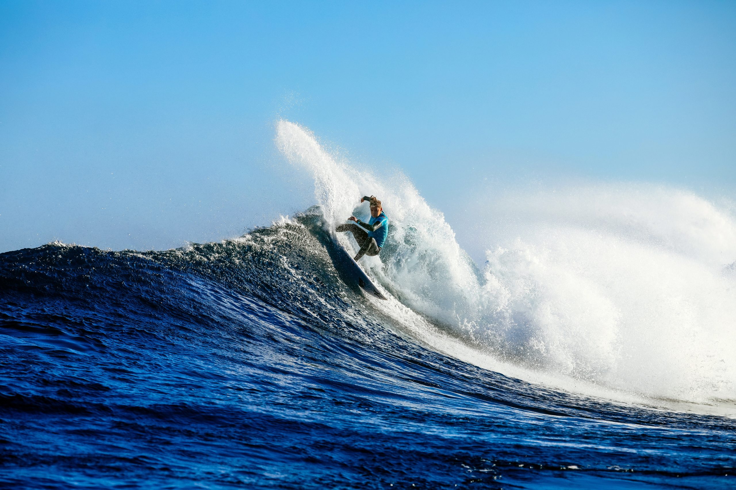 Surfistas Lakey Peterson e Tatiana Weston-Webb na final em Supertubos