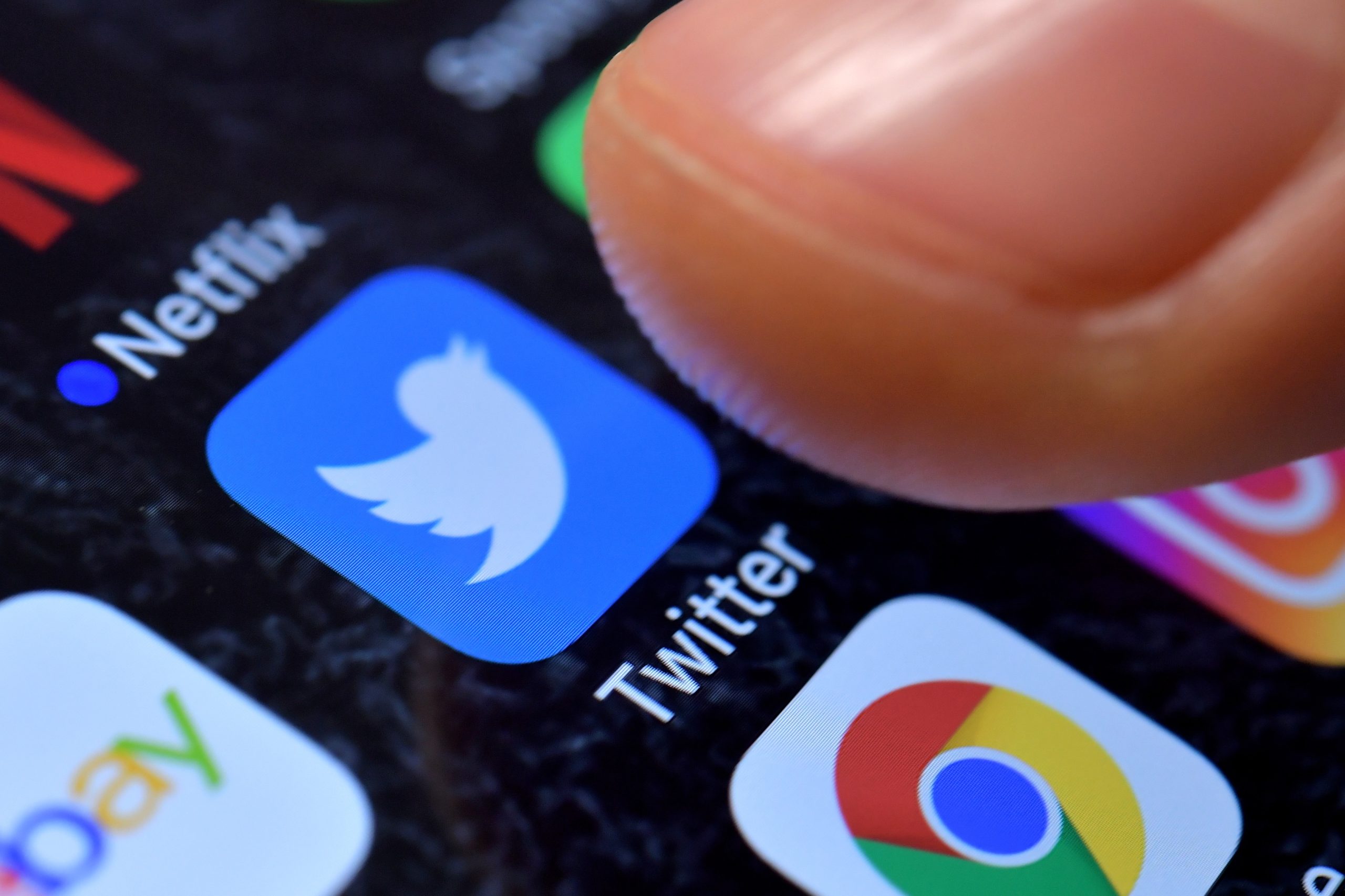 Duas dezenas de juízes investigados por notícias falsas e campanha nas redes sociais no Brasil