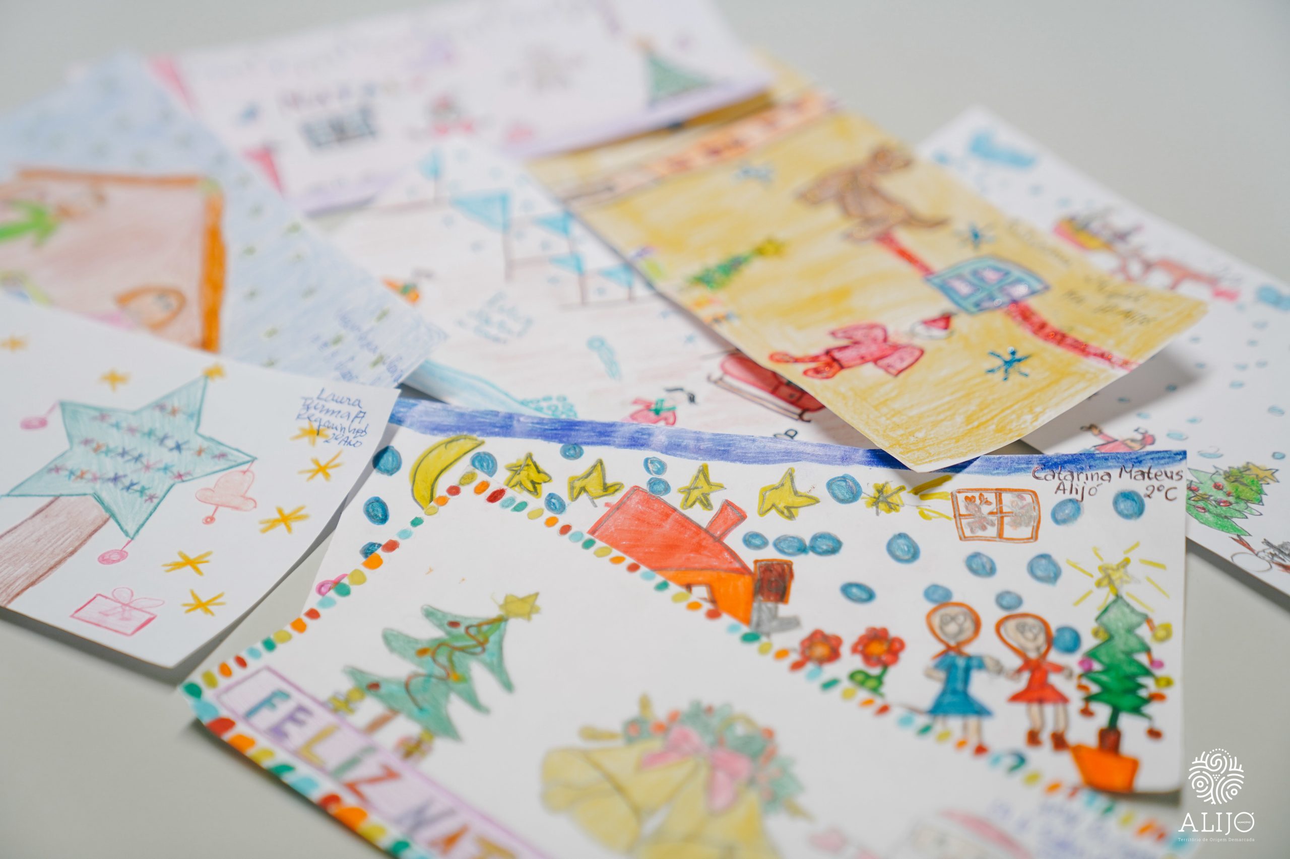Em Alijó, crianças desenharam postais de Natal – e já vão a caminho das casas da população