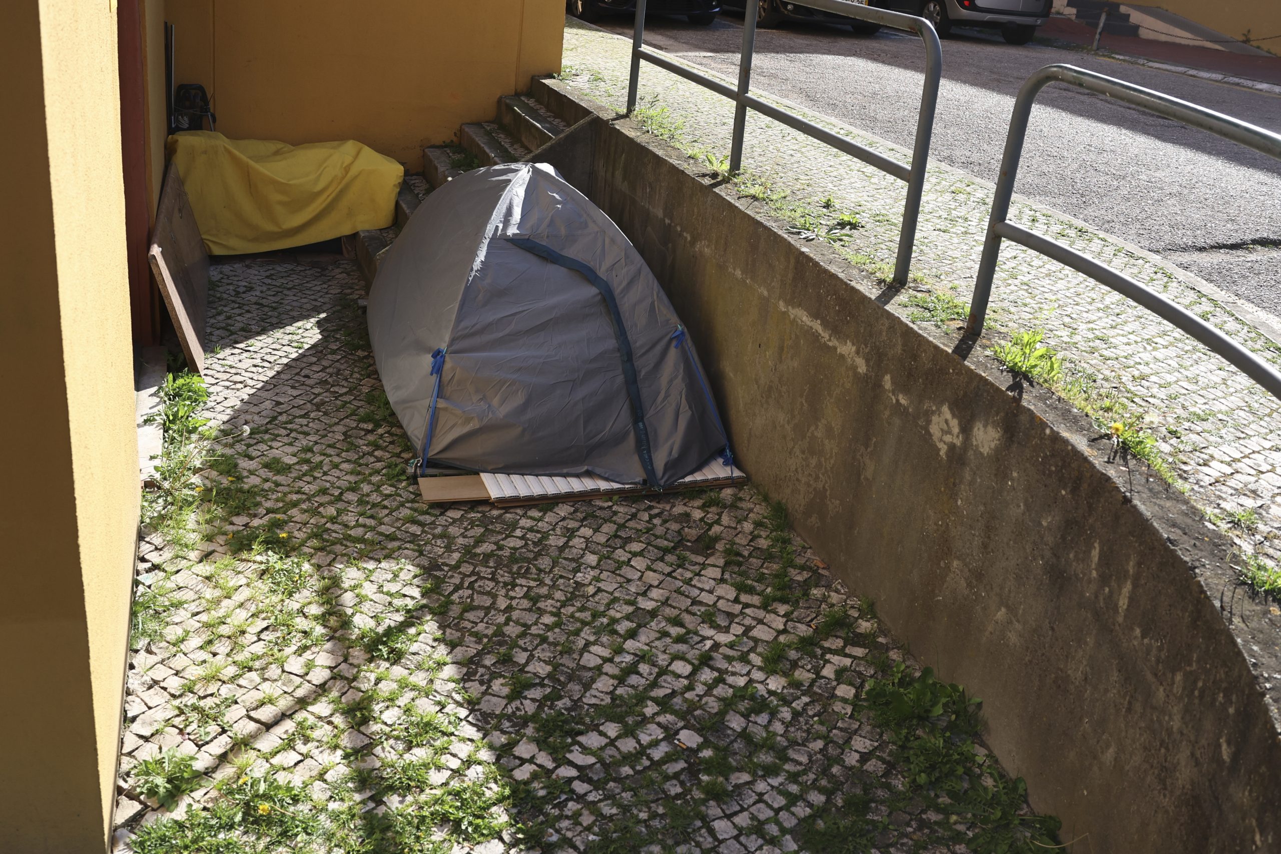 Número de sem-abrigo voltou a aumentar no ano passado e ultrapassou os 14 mil