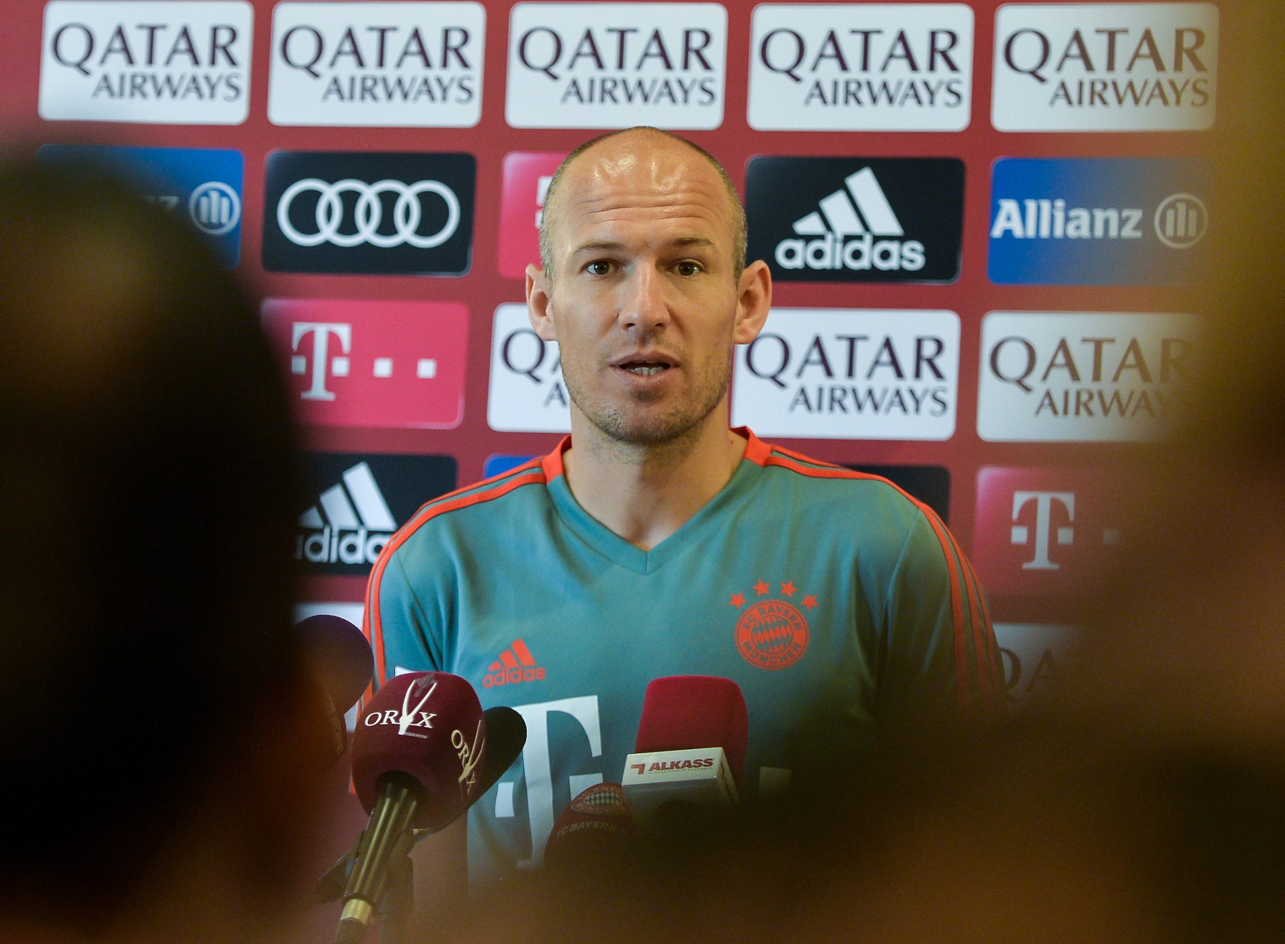 Robben admite não ter encontrado maneira de recuperar das suas lesões