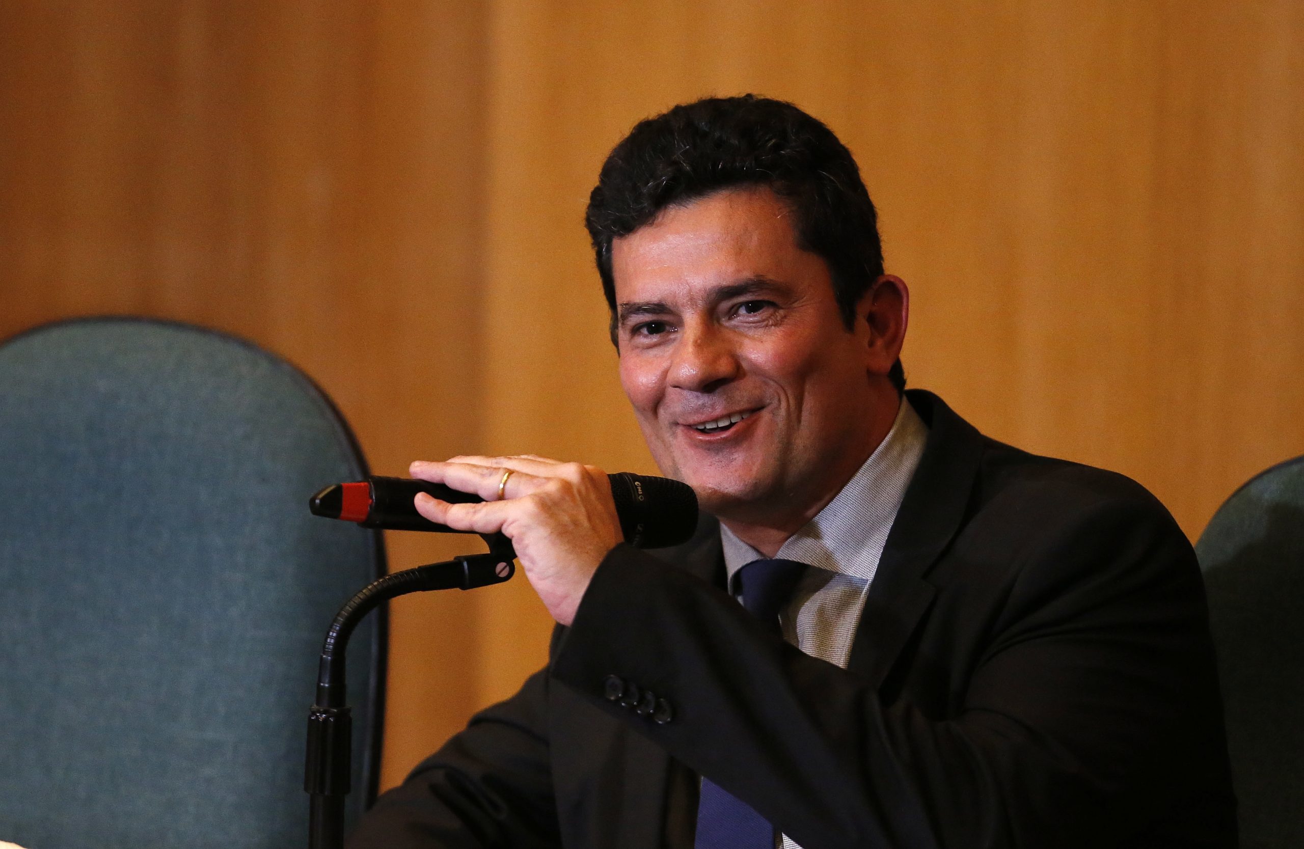 Sérgio Moro deixa oficialmente o cargo para se tornar ministro no Governo de Bolsonaro