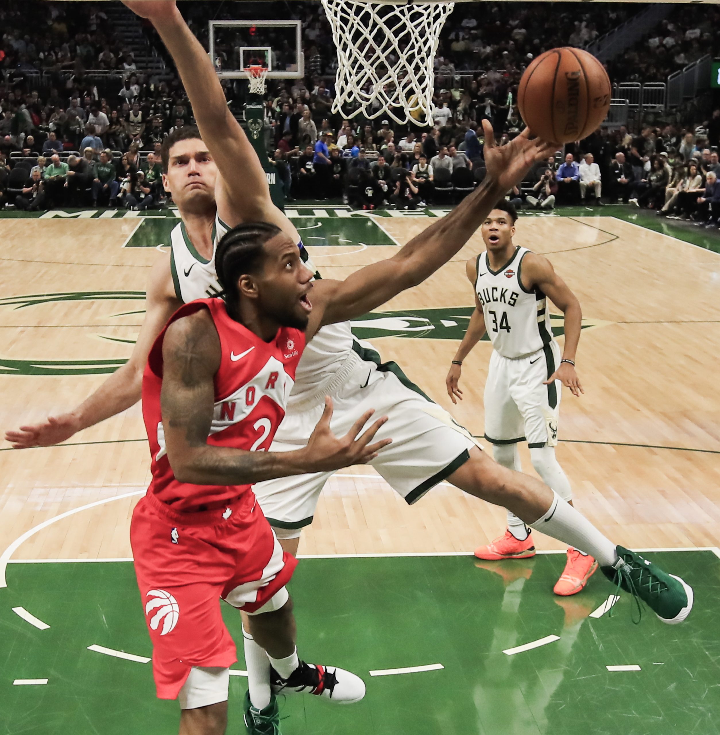 Raptors vencem Bucks e ficam a um triunfo da primeira final da NBA
