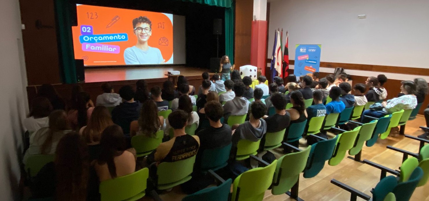 Programa de literacia financeira chega a 1500 alunos em 16 escolas de norte a sul do país