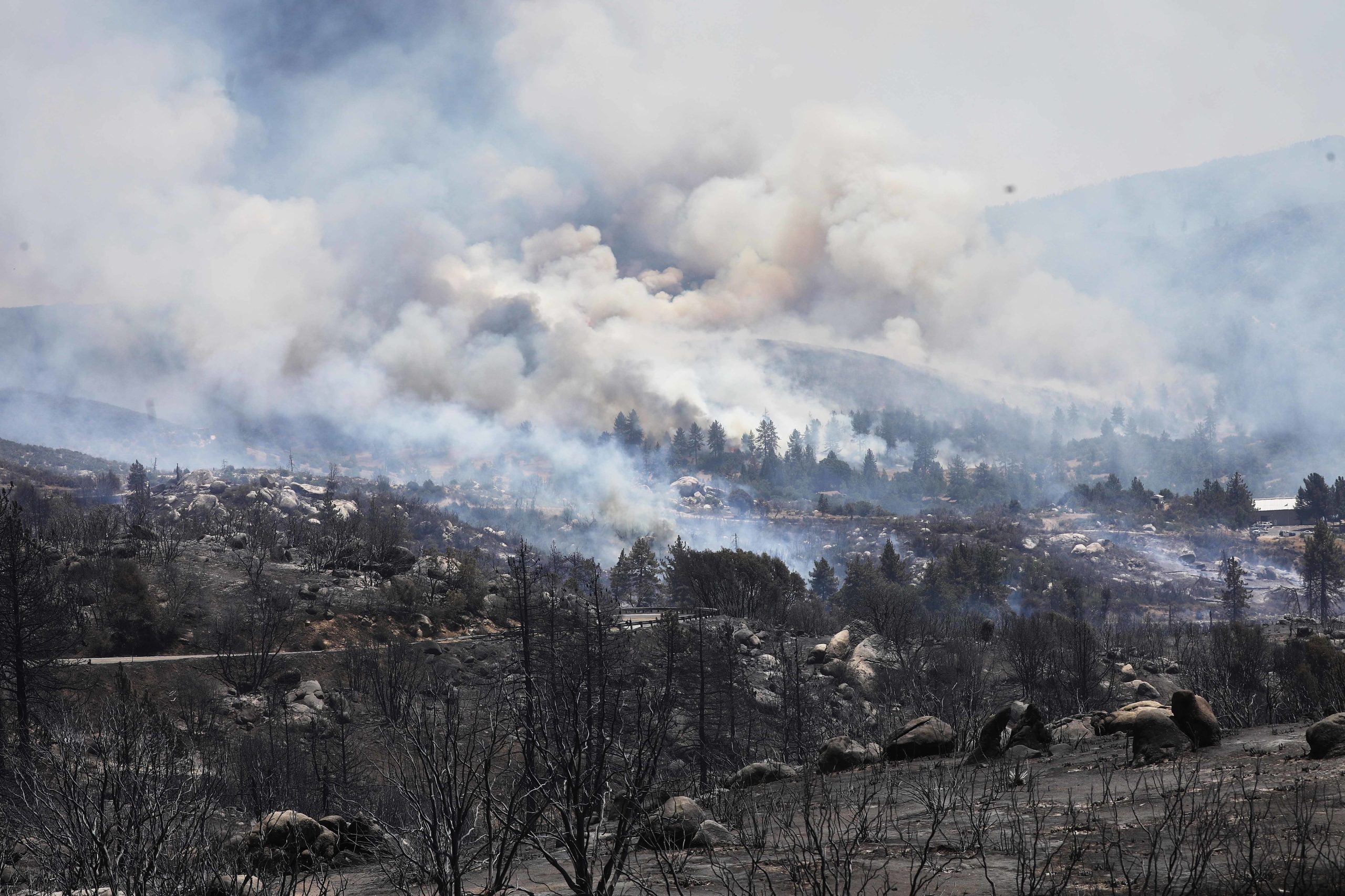 Incêndios na Califórnia causam dois mortos e obrigam 100 mil pessoas a sair de casa