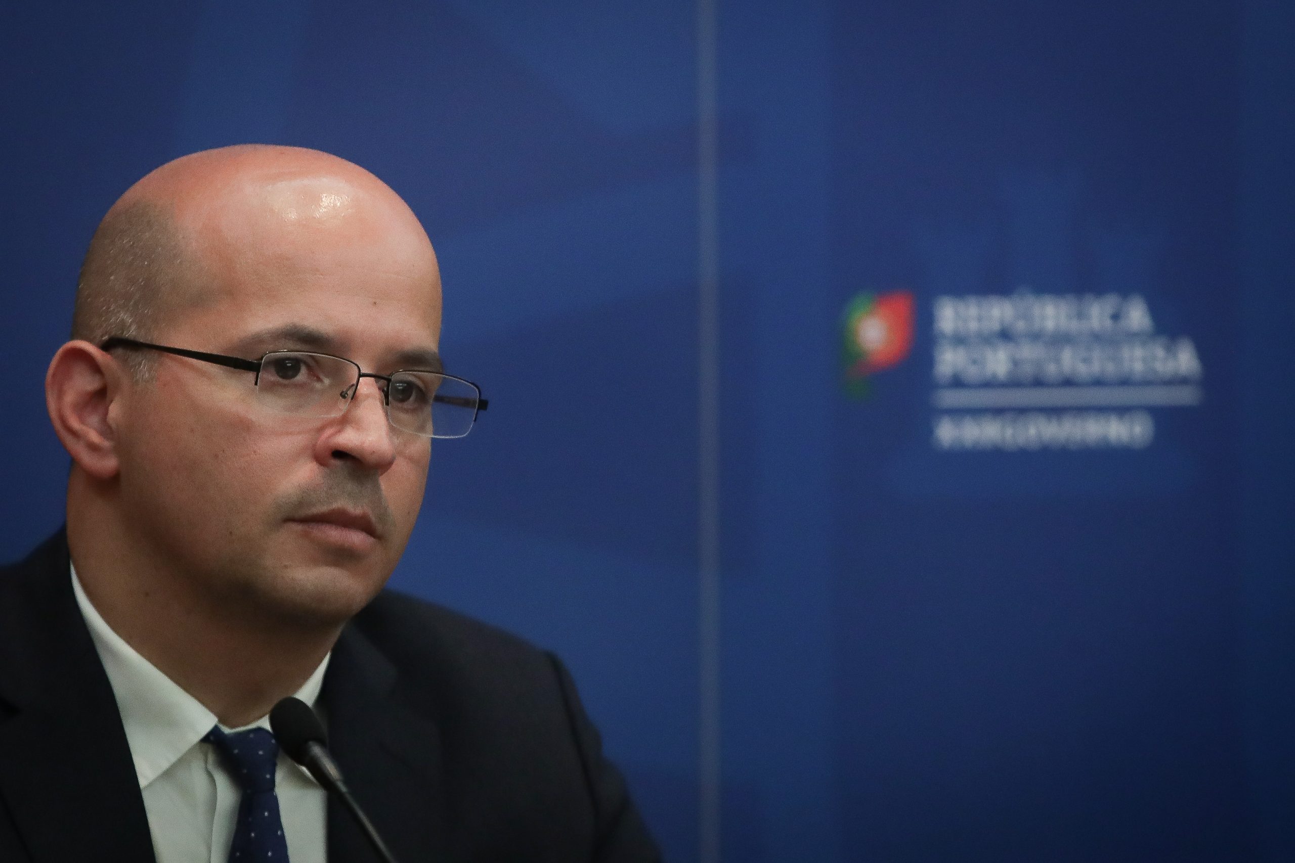 João Leão diz que país deve ficar contente por Centeno ter aceitado ir para o Banco de Portugal