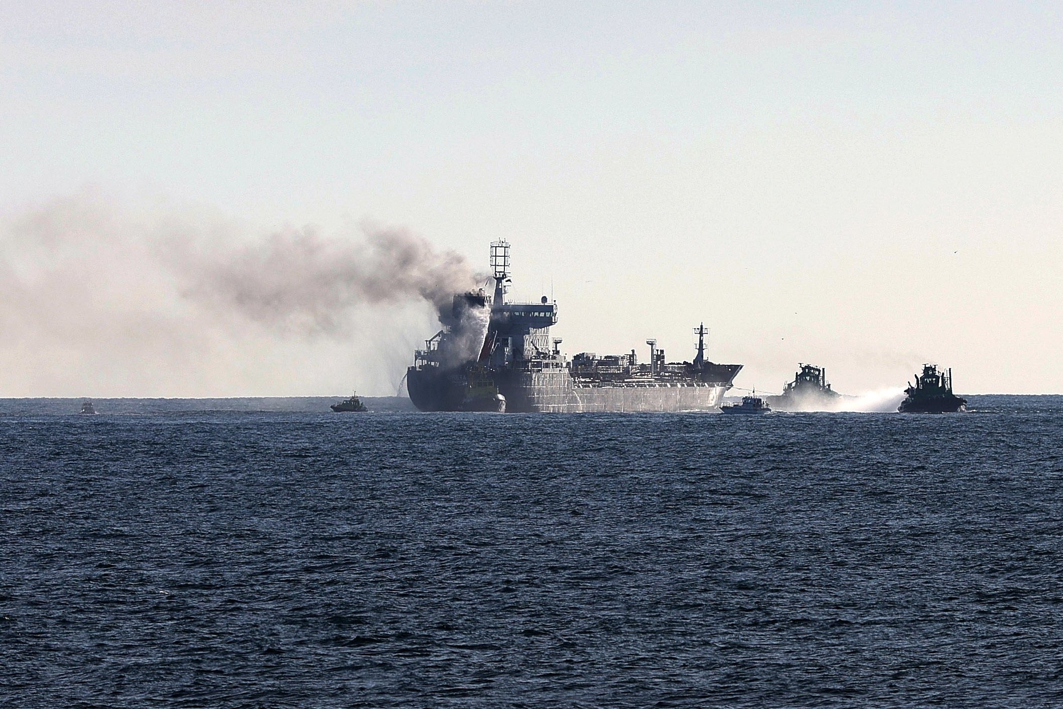 Câmara adianta que incêndio no navio Greta K não afetou praias de Matosinhos