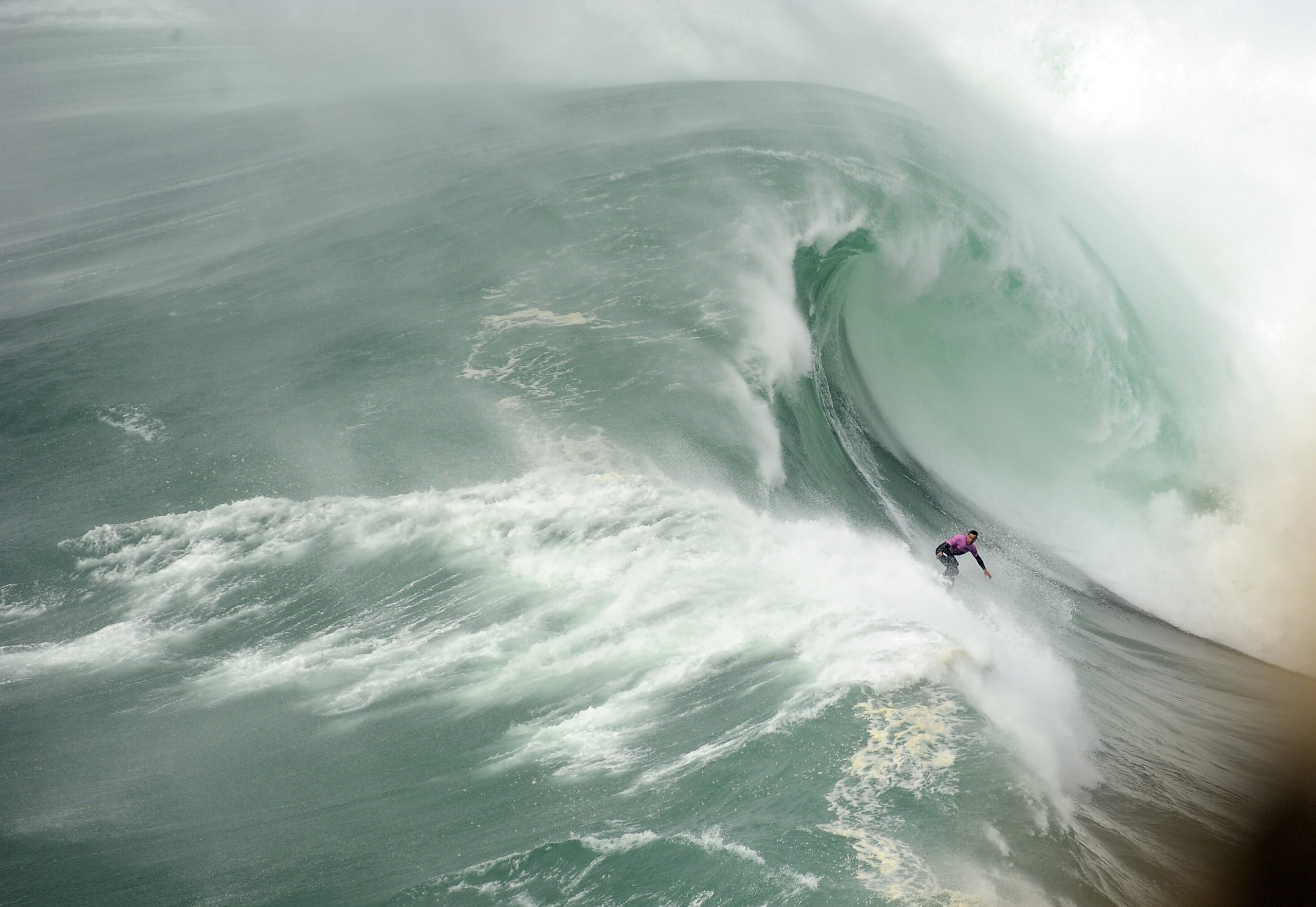 Provas na Nazaré e Havai na nova época de ondas gigantes da Liga Mundial de Surf