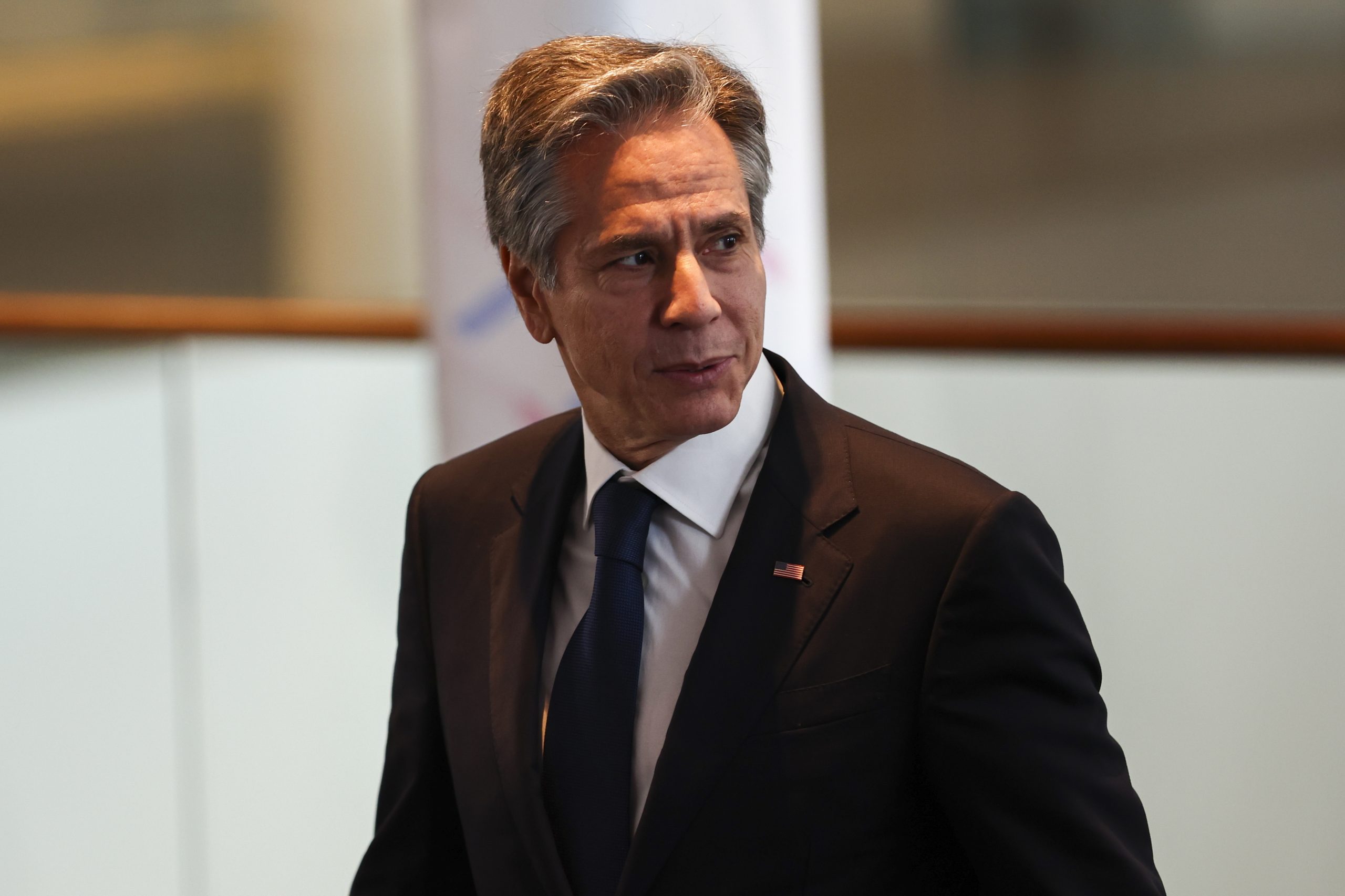 Blinken conversa com Lavrov num breve encontro à margem do G20