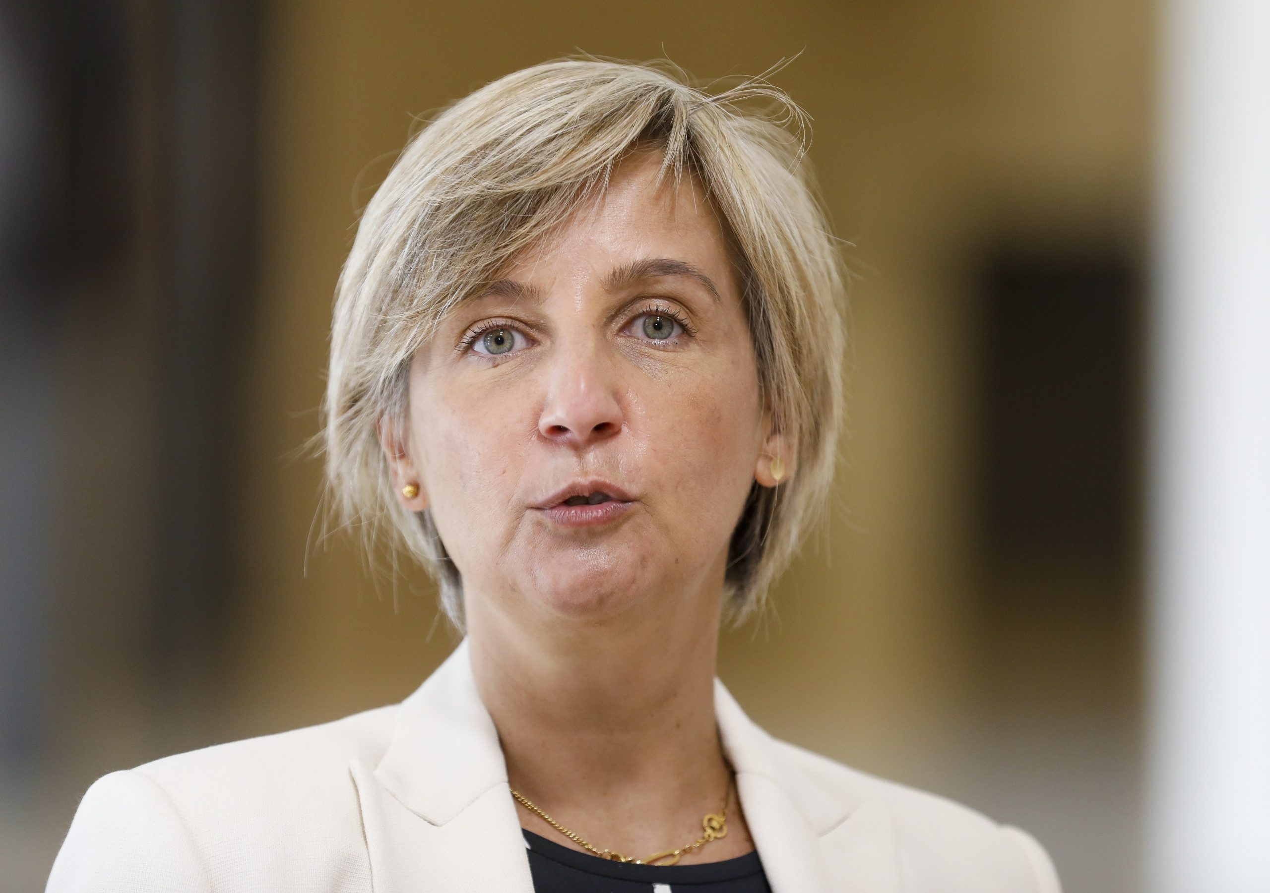 Vacinas contra a gripe “são um bem escasso” porque “têm de ser produzidas em cada ano”, lembra Marta Temido