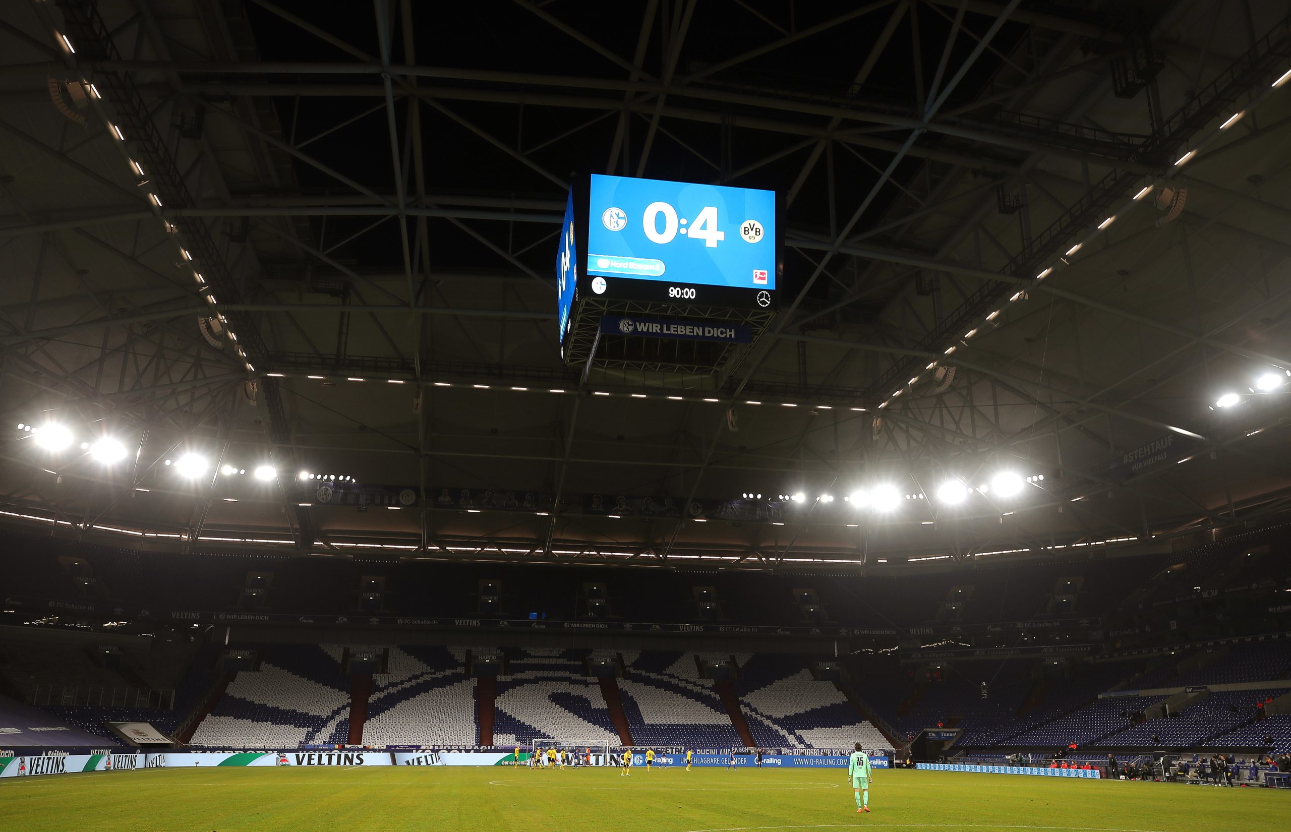 Schalke 04 demite treinador e diretor desportivo