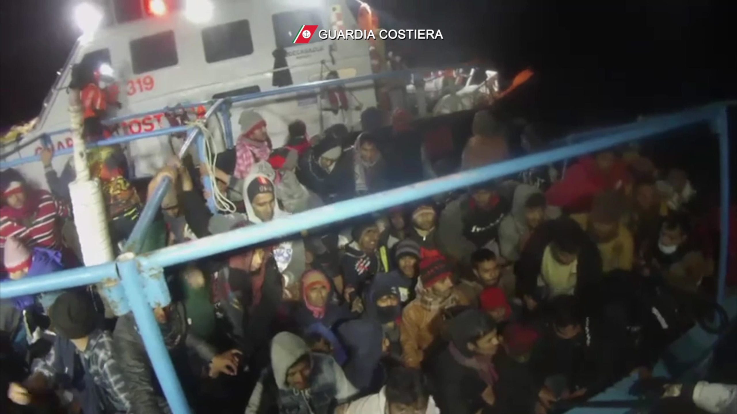 Mais de 1.500 migrantes chegaram nas últimas 24 horas à ilha italiana de Lampedusa