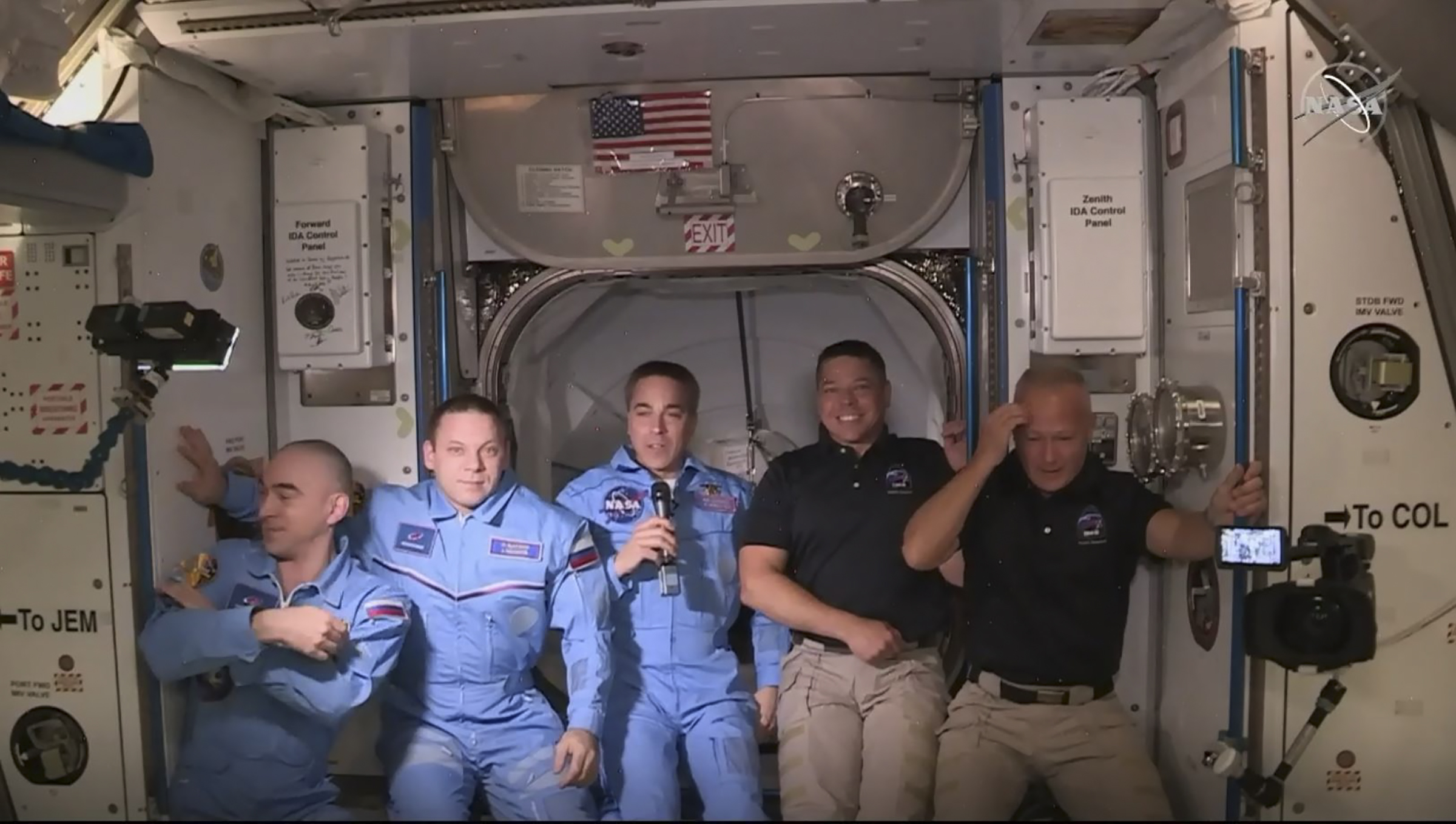 Astronautas transportados pela SpaceX já estão na Estação Espacial Internacional