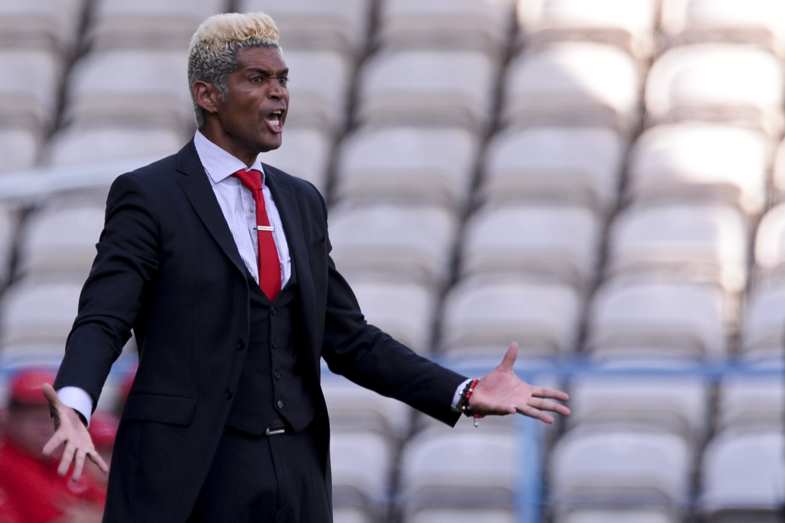 Abel Xavier junta-se a campanha da FIFA contra violência doméstica em África