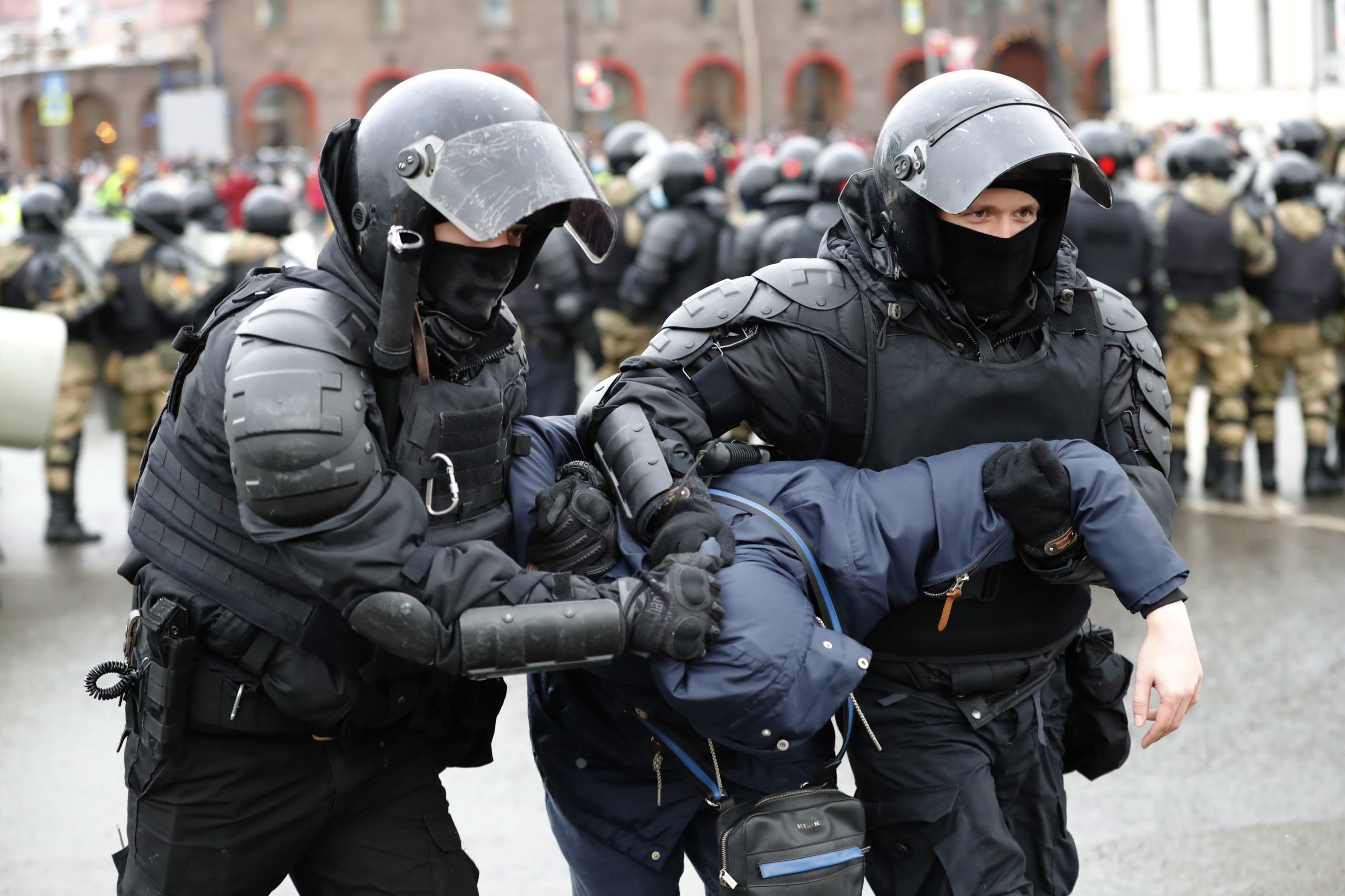 Alexei Navalny: Polícia russa detém mais de quatro mil manifestantes