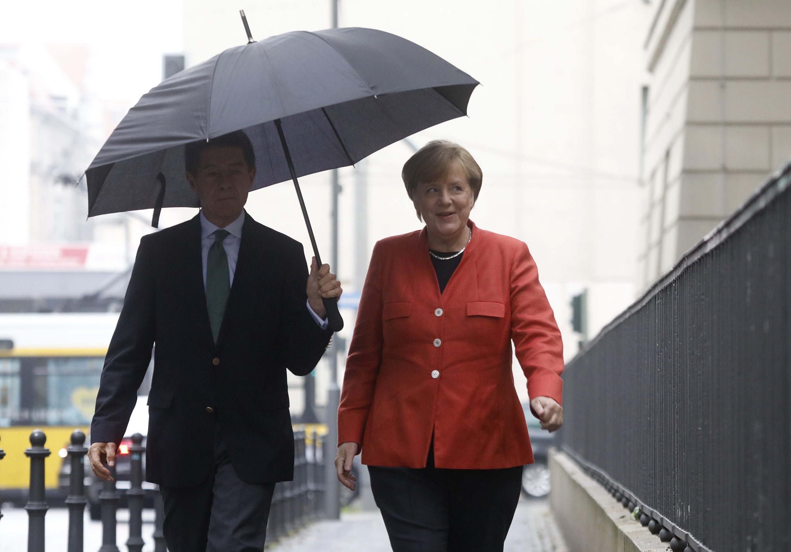 Alemanha: Ainda é muito cedo para perceber o que Merkel poderá fazer, diz secretária de Estado para a Europa