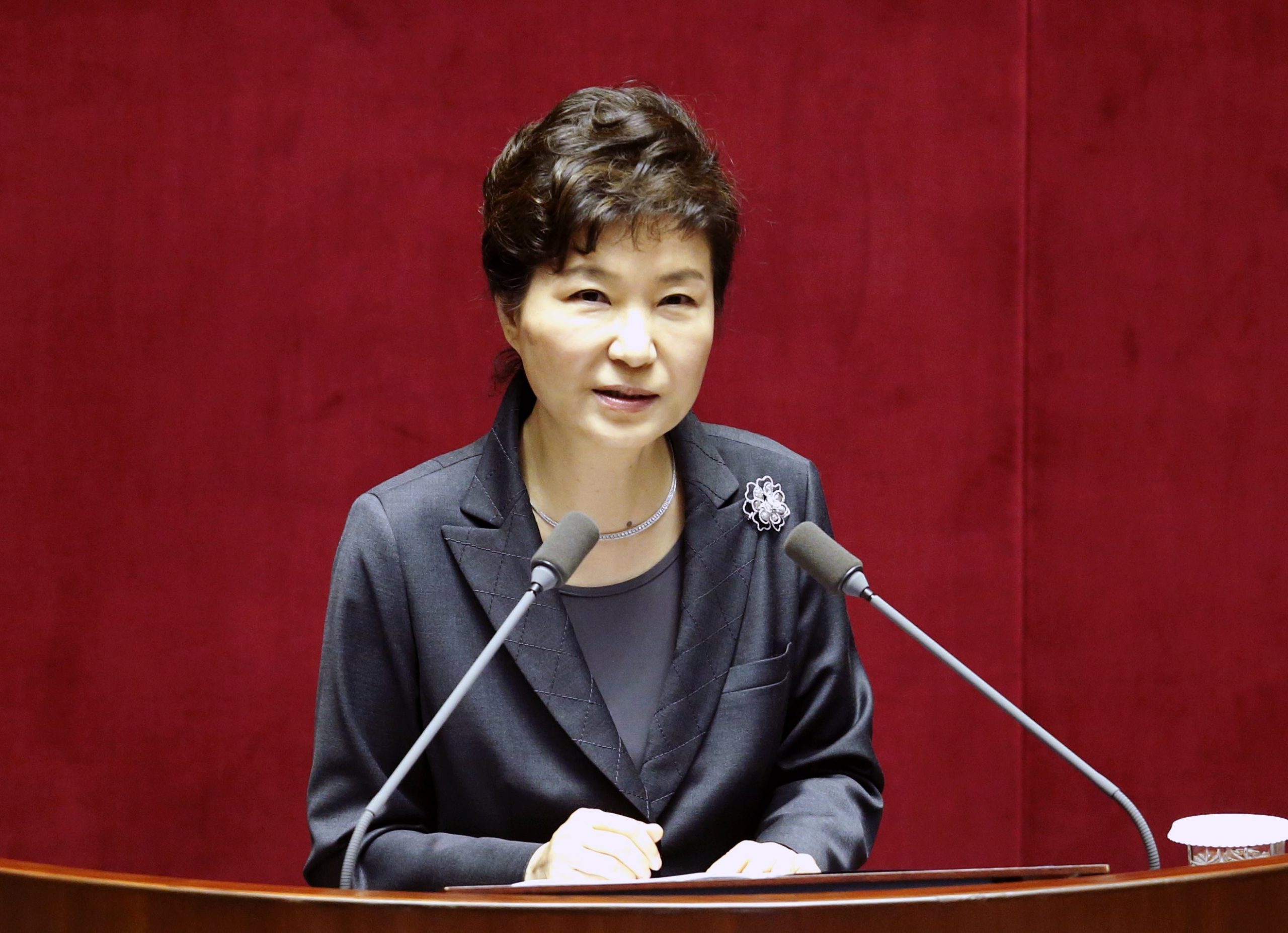 Justiça sul-coreana acusa oficialmente ex-Presidente Park por suspeitas de corrupção