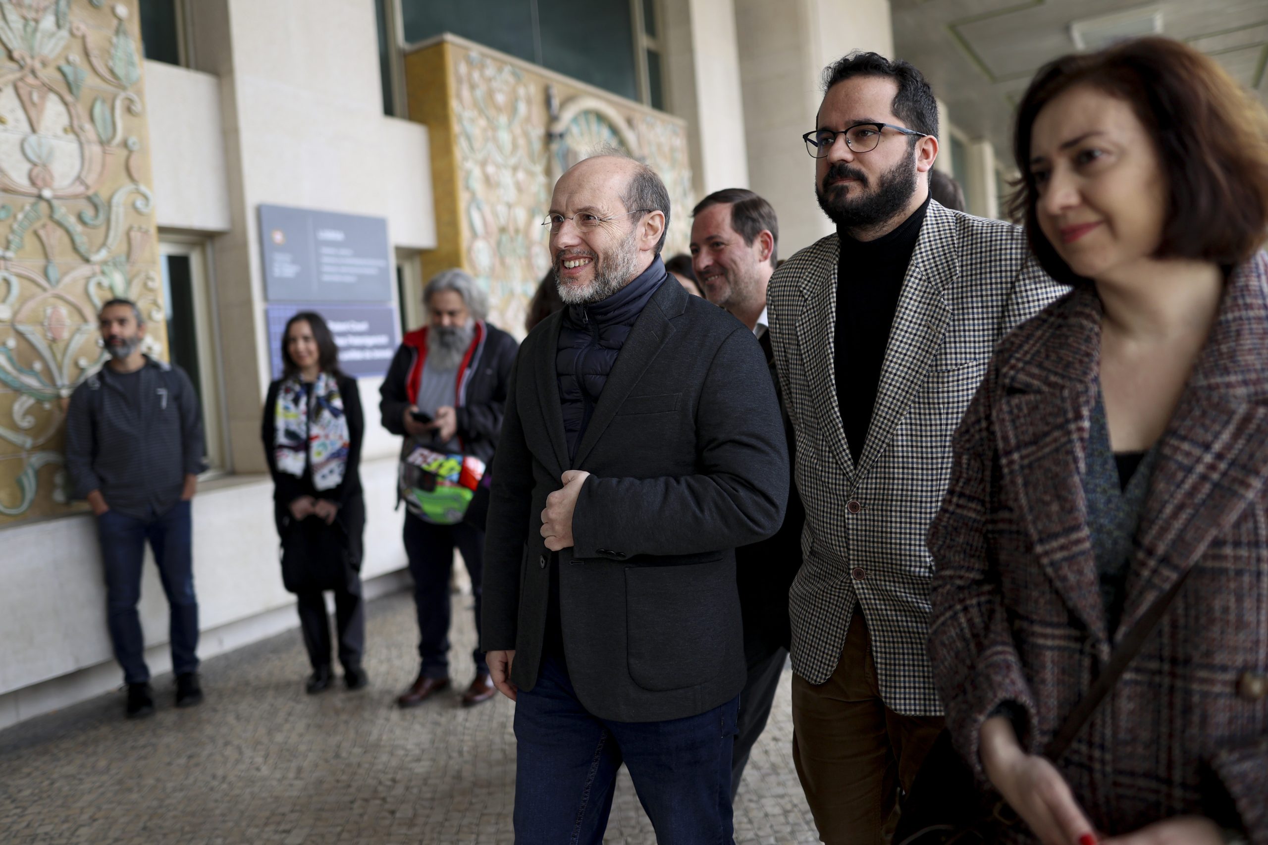 Livre disponível para ser solução e alerta que “PSD está ser devorado pelo Chega”