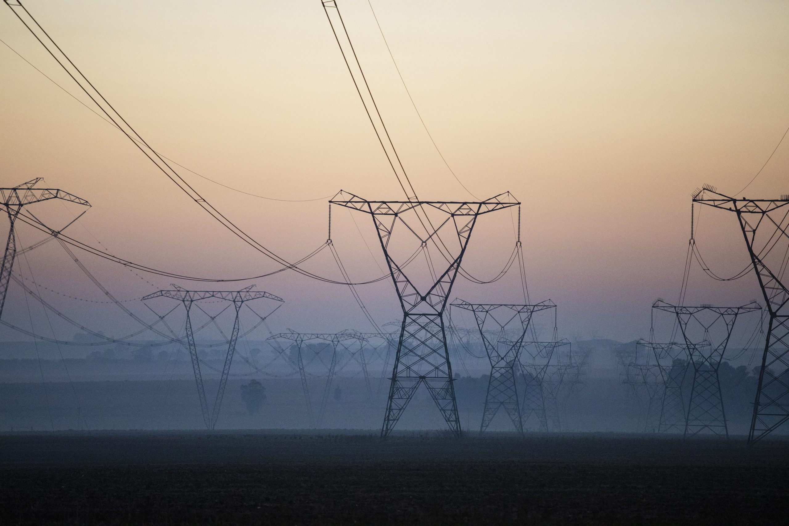 Empresas de energia culpam operador espanhol da rede elétrica por apagão de abril