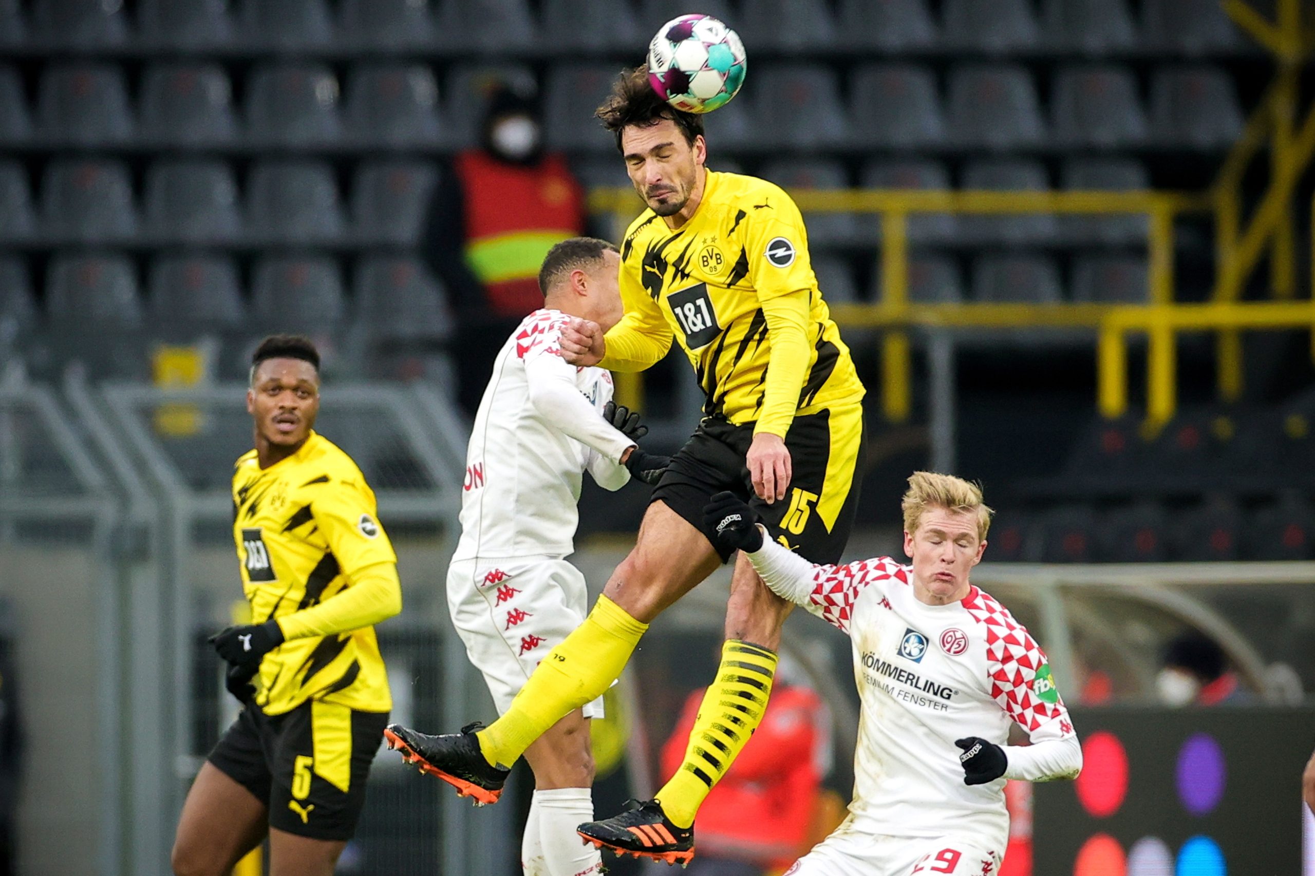 Borussia Dortmund e Leipzig empatam e podem ver fugir o líder Bayern Munique