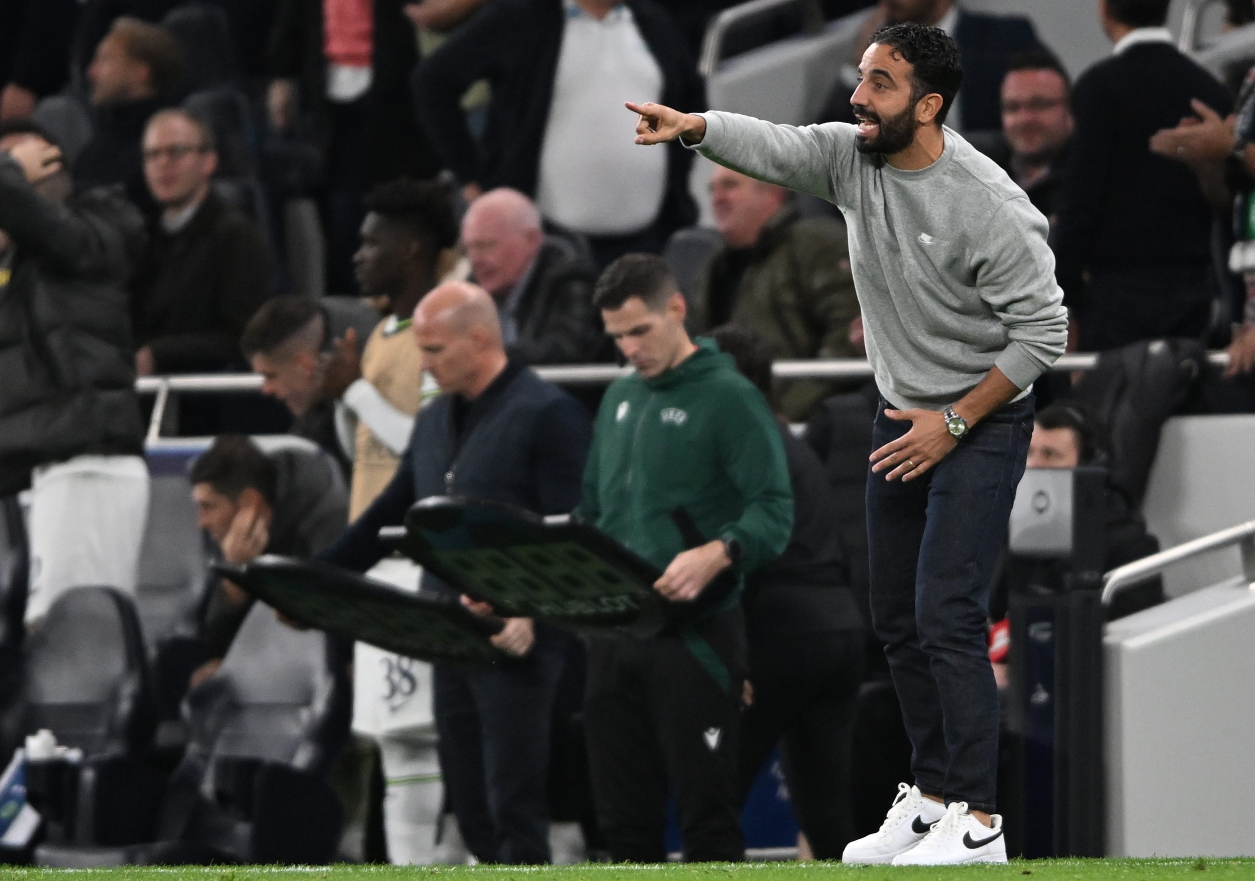 Amorim ‘iliba’ jovens da formação da quebra frente ao Tottenham