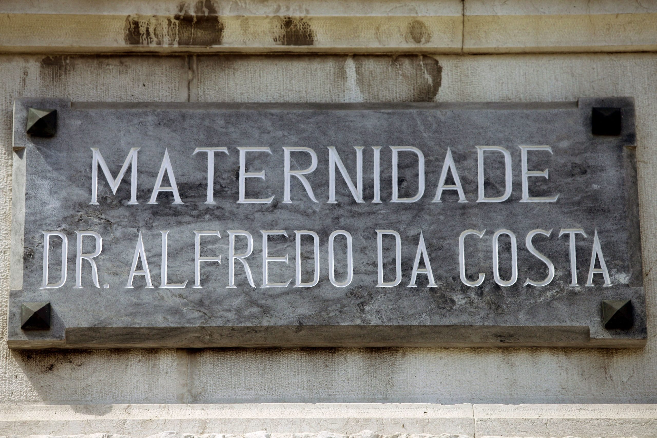 Maternidade Alfredo da Costa não está a receber grávidas encaminhadas pelo INEM