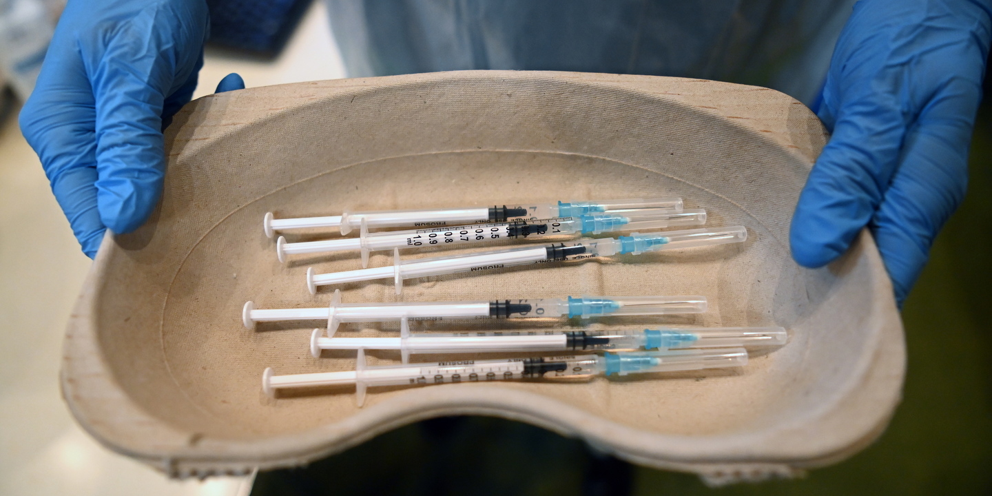 Covid-19: Vacinação pode ser necessária durante décadas, diz agência europeia