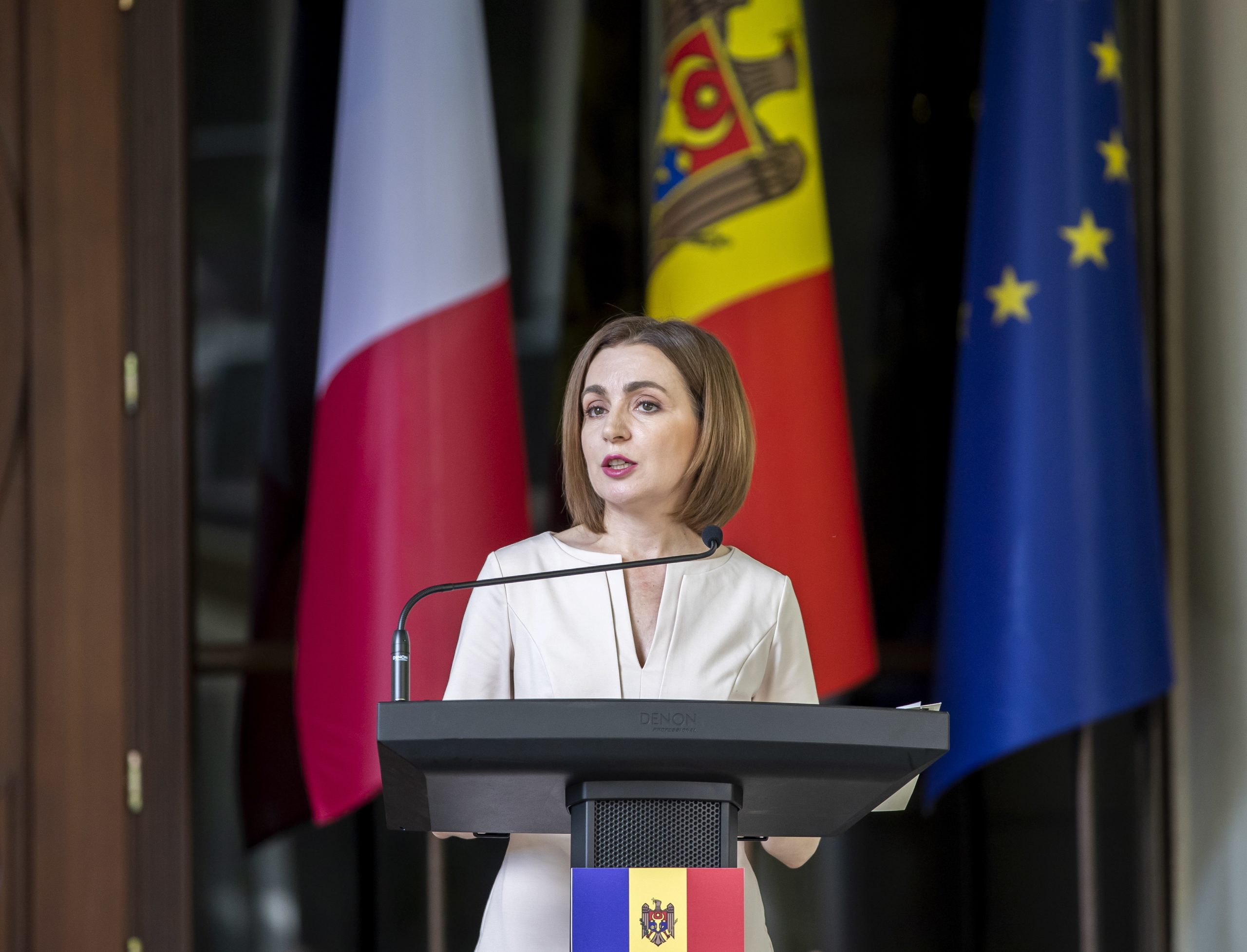 Presidente da Moldova promulga lei que proibe noticiários russos na televisão