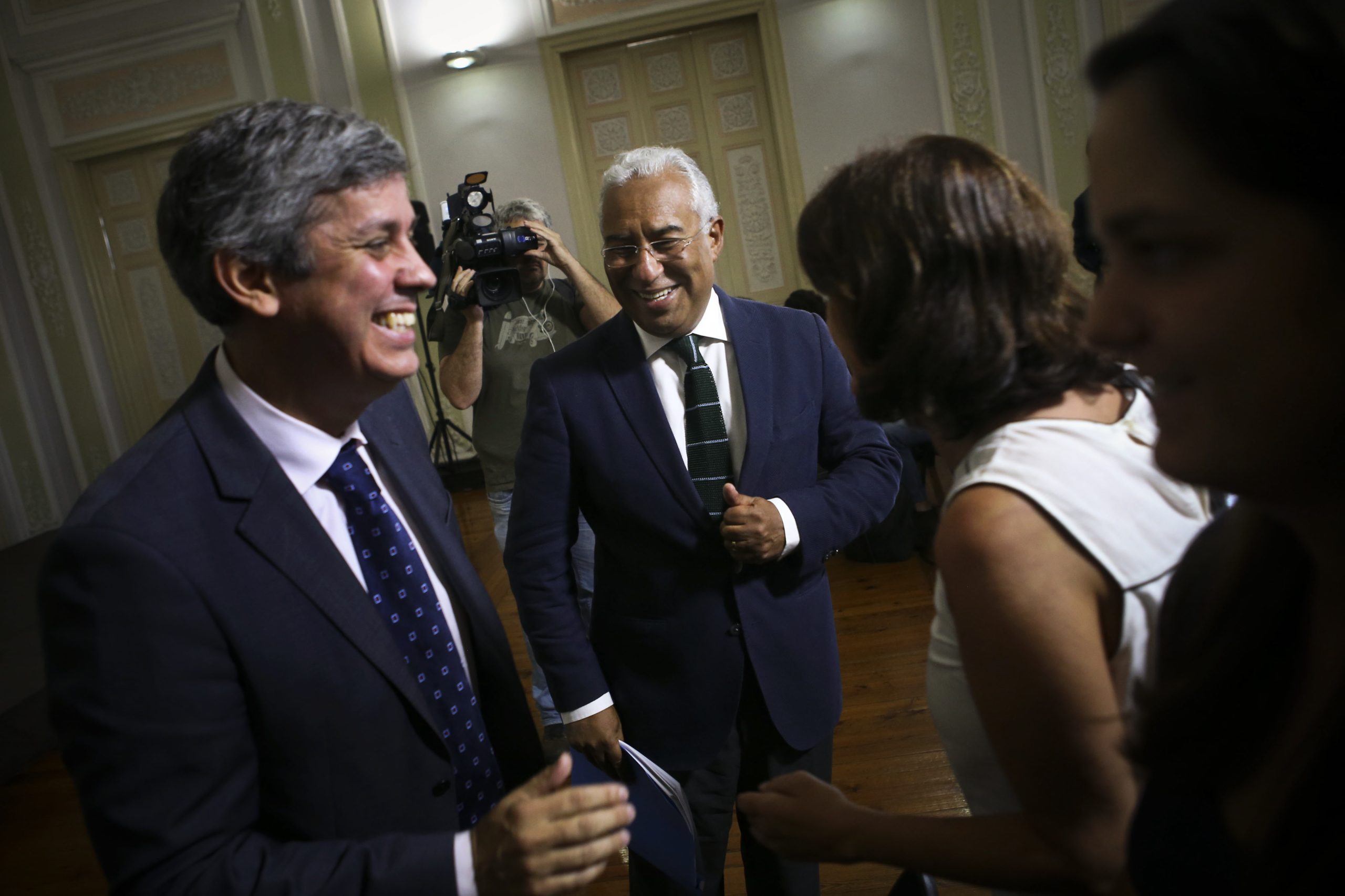 Dívida pública diminuiu 1,3 mil milhões de euros em novembro