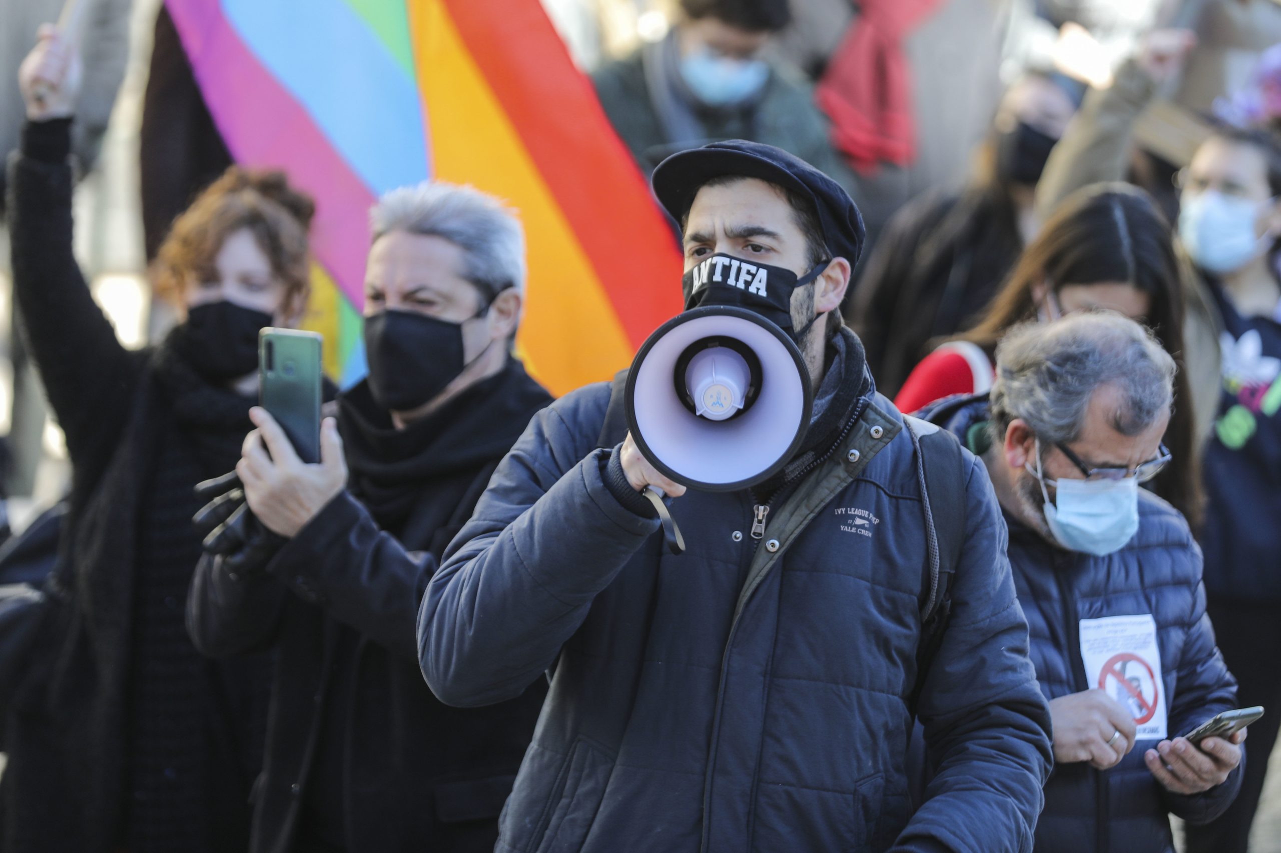 Mais de duas centenas saíram à rua para uma “receção antifascista a Marine Le Pen”