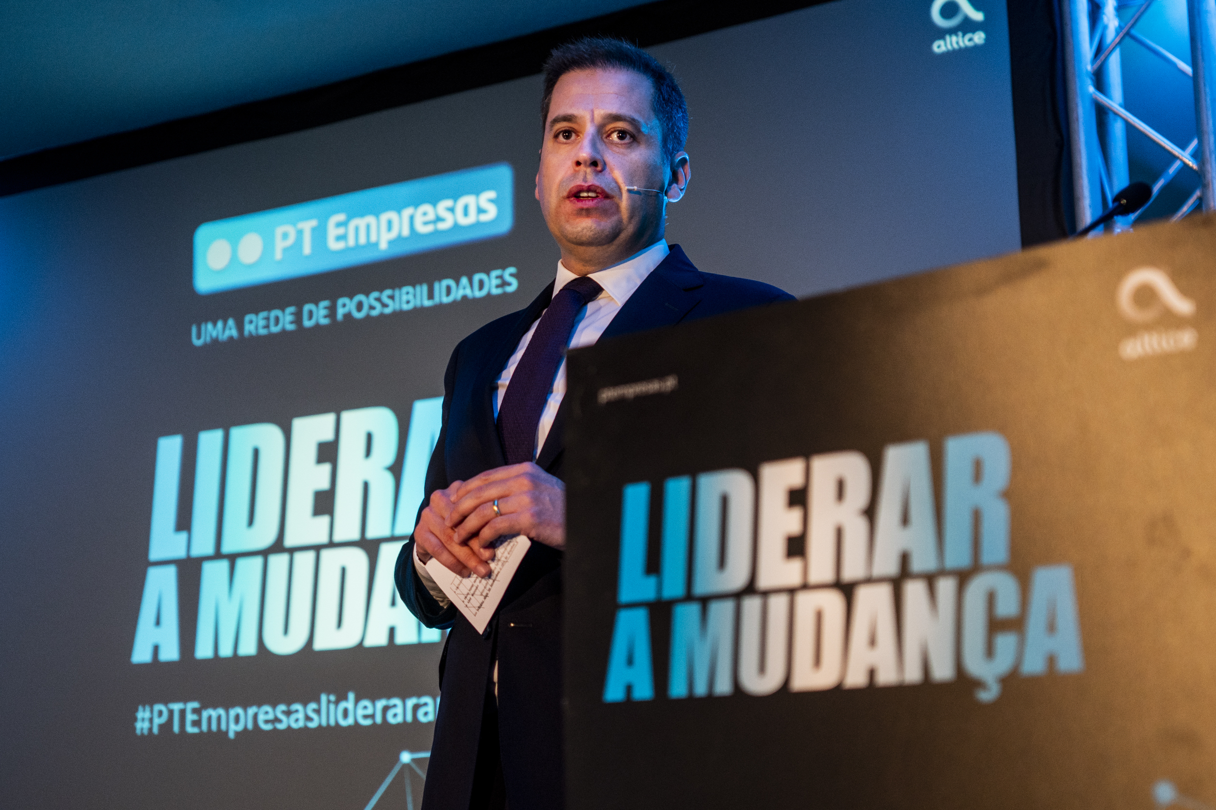 Liderar a mudança é muito sobre tecnologia, mas é mais sobre pessoas