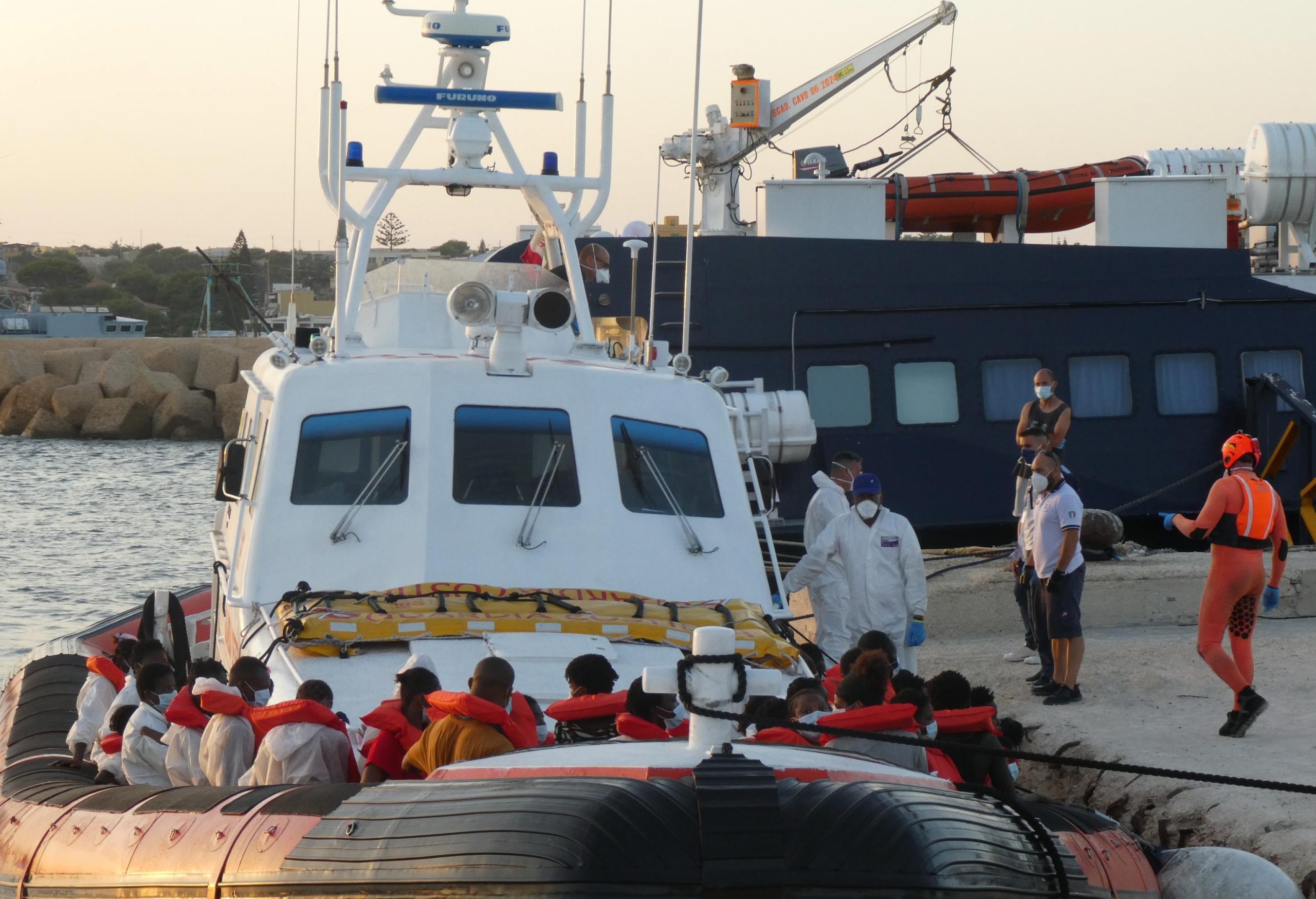 Autarca da ilha de Lampedusa apela à “greve geral” após acolher mais 370 migrantes