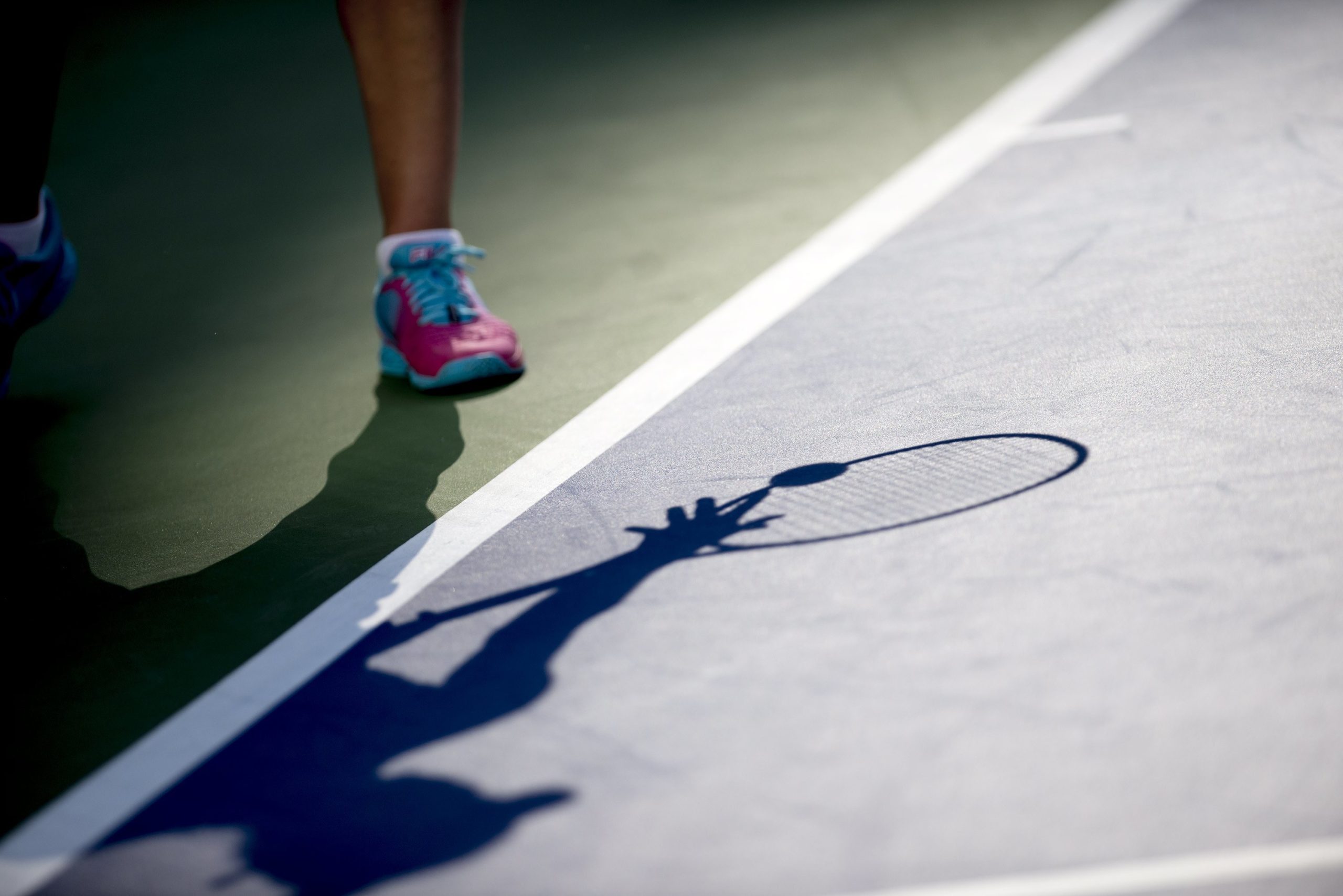 Tenista Pedro Sousa segue para a última ronda de qualificação em Barcelona