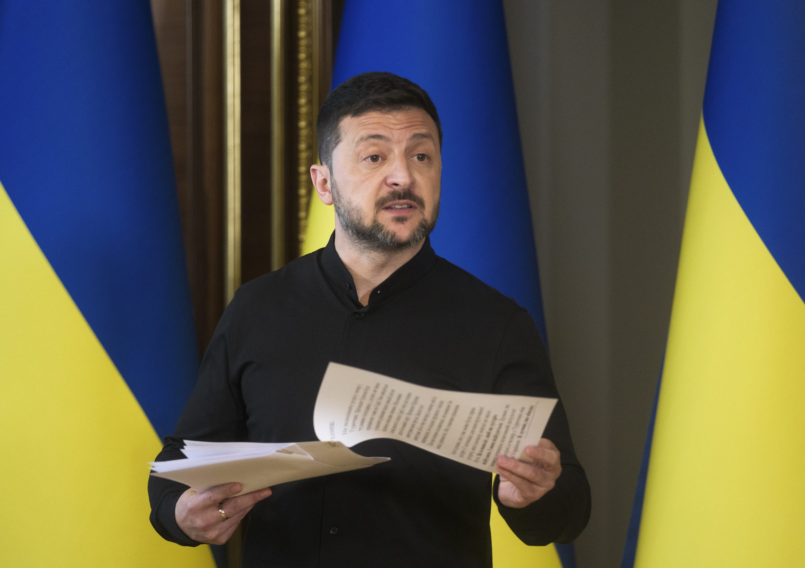 Entre o aliado e a dignidade do país: Zelensky enfrenta plano de paz dos EUA