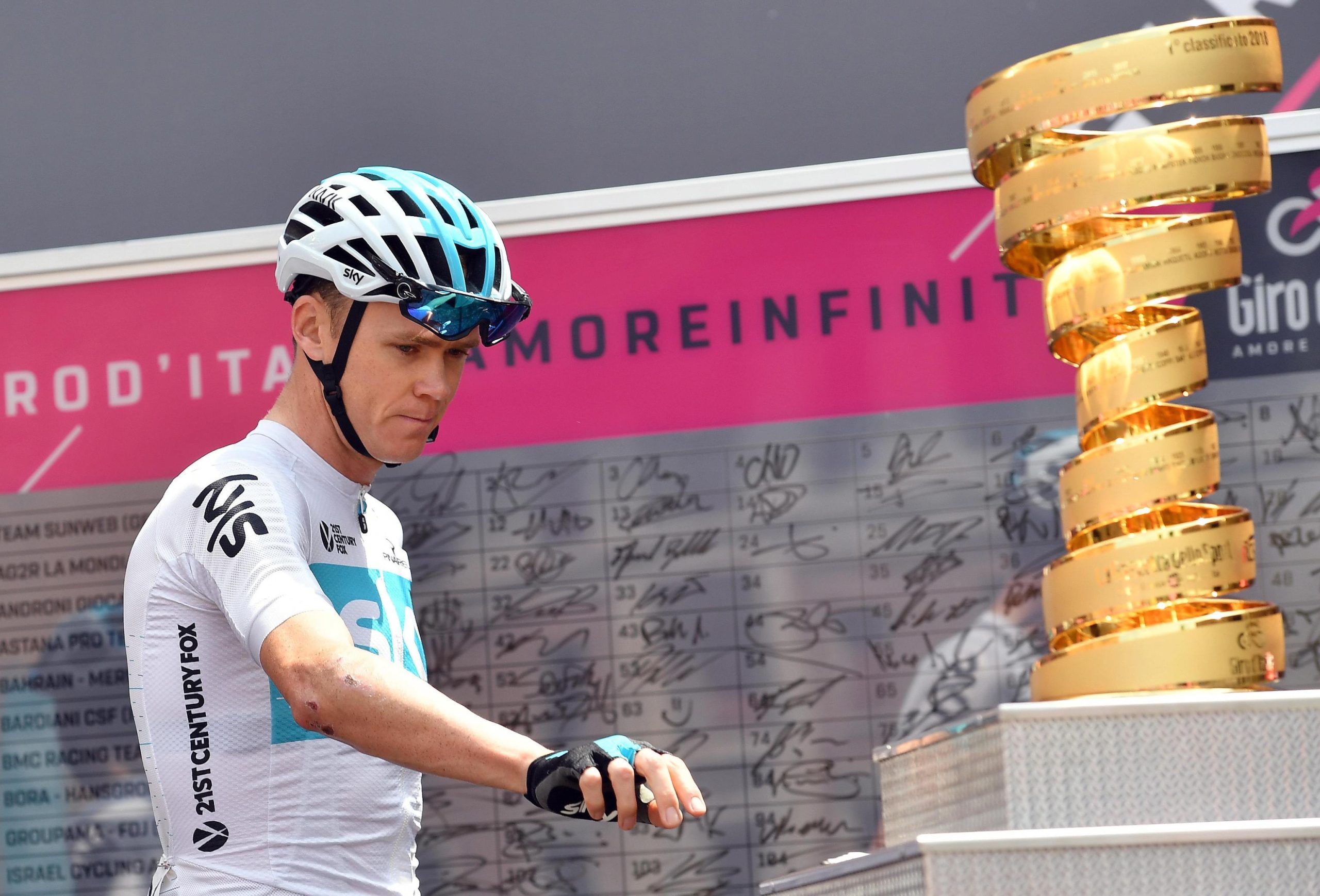 Giro: Chris Froome ‘ressuscita’ na alta montanha, Simon Yates reforça liderança