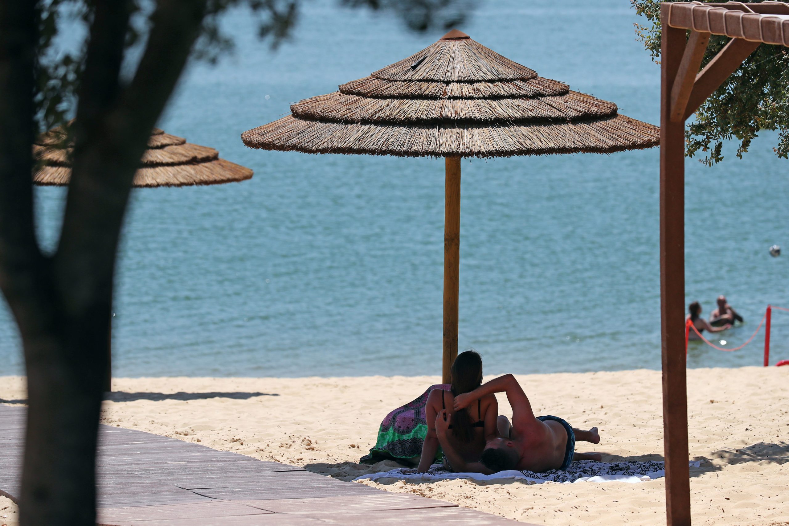 Prolongados avisos por causa do calor em quatro distritos do continente
