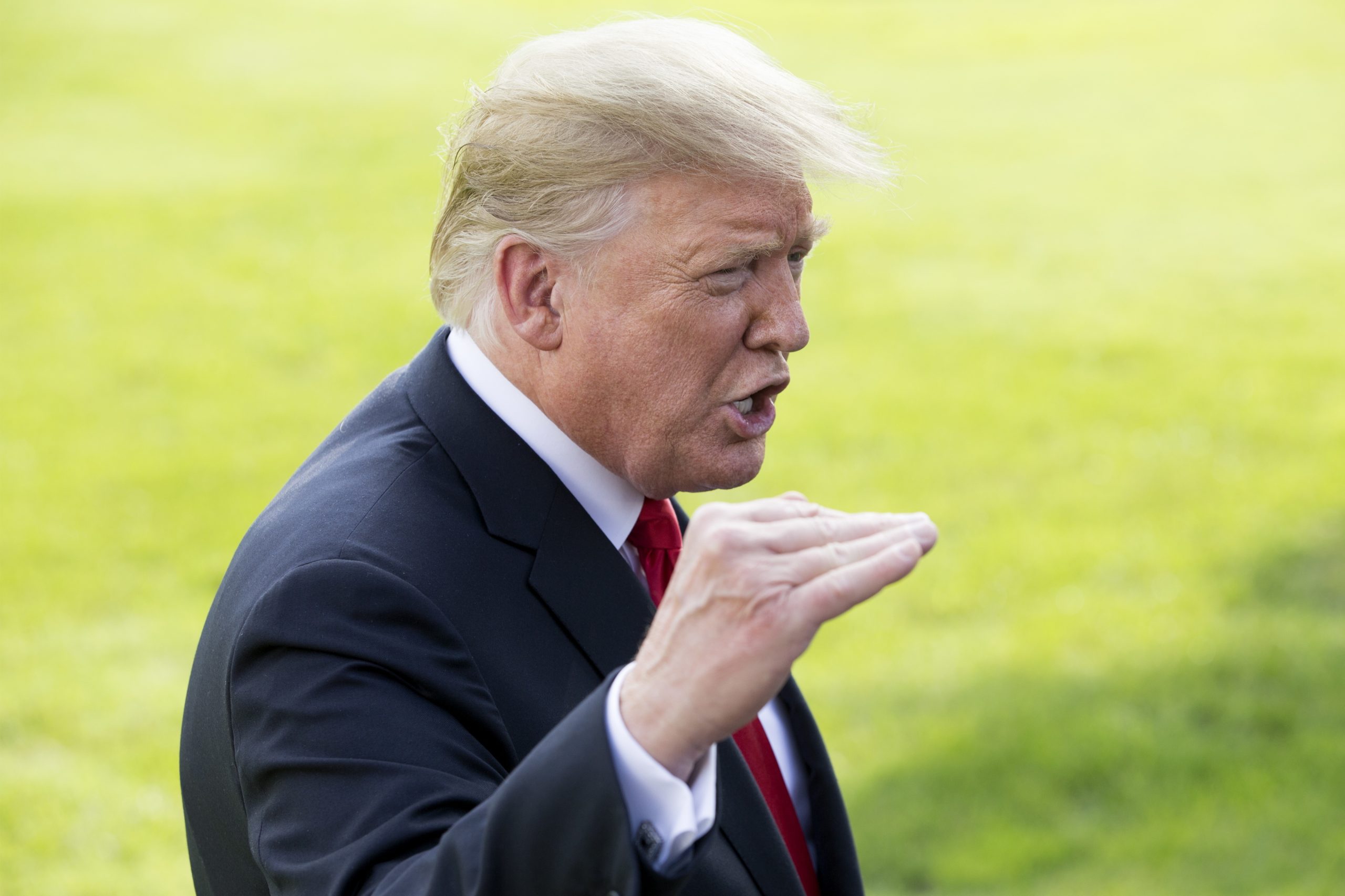Trump ameaça fechar fronteira com o México