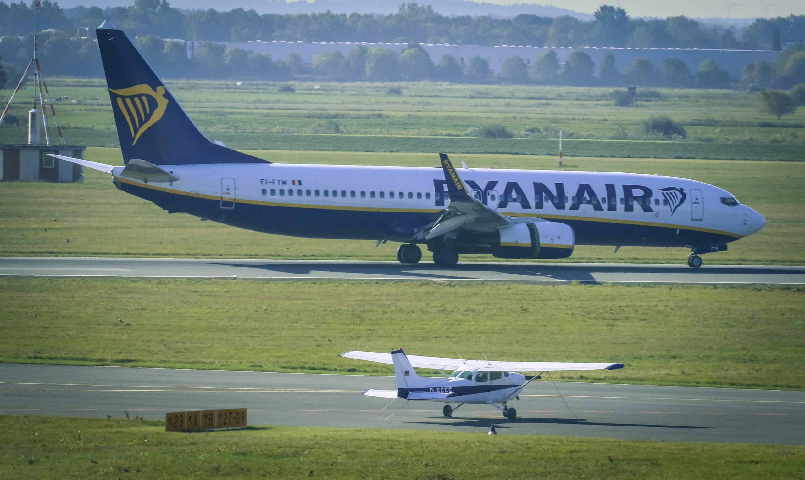 Tripulantes de cabine e Ryanair chegam a acordo para implementar legislação portuguesa