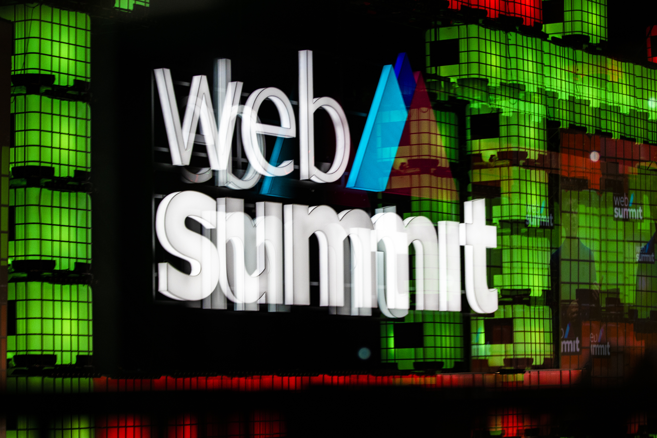 Web Summit: Rajadas de vento deslocaram pilar de tenda de controlo de segurança