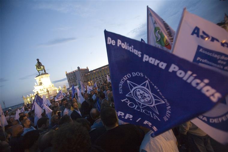 Polícias pedem reposição dos subsídios em tempo de férias