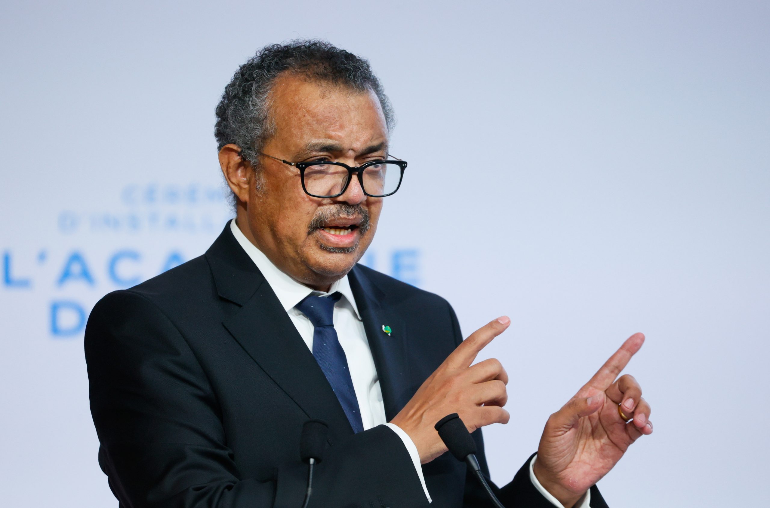 Covid-19: OMS pede calma e resposta racional e proporcional à variante Ómicron