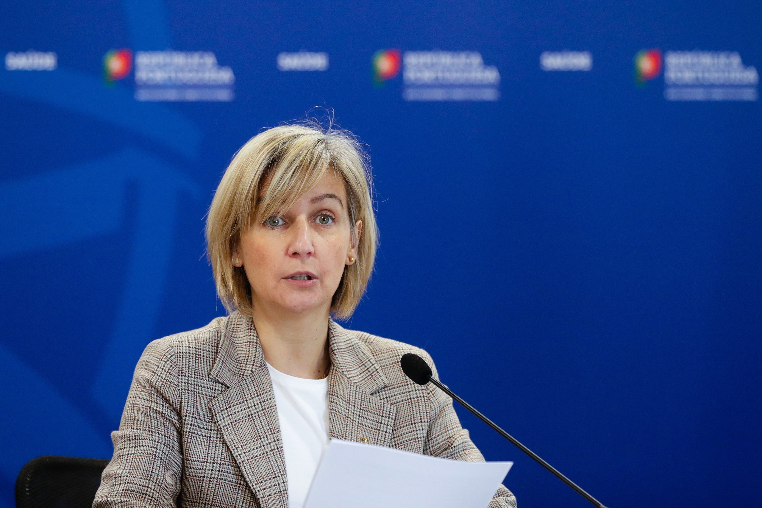 Apesar das restrições impostas, autoridades confirmam que ainda há portugueses a serem infetados por contactos sociais fora de casa