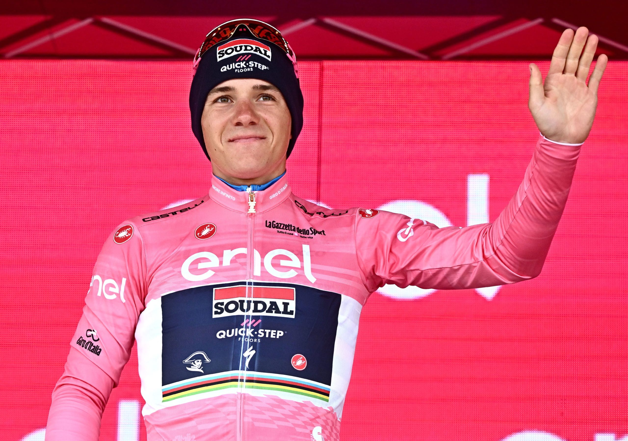 Líder Remco Evenepoel testa positivo à covid-19 e abandona Volta a Itália
