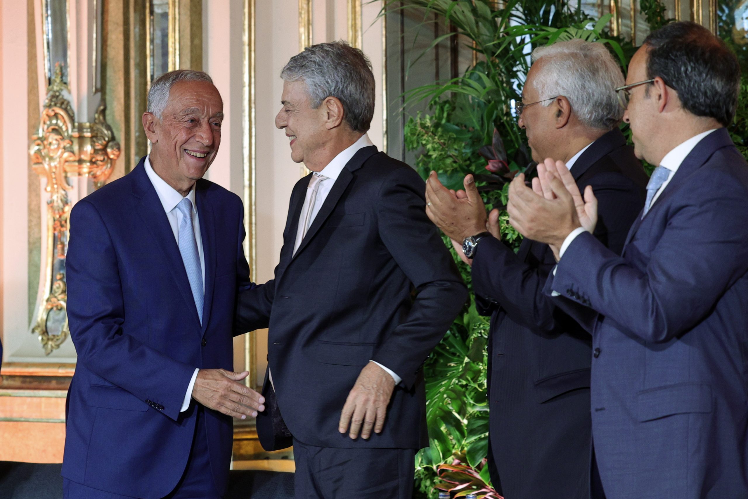 António Costa salienta emoção e alegria na entrega do Prémio Camões a Chico Buarque