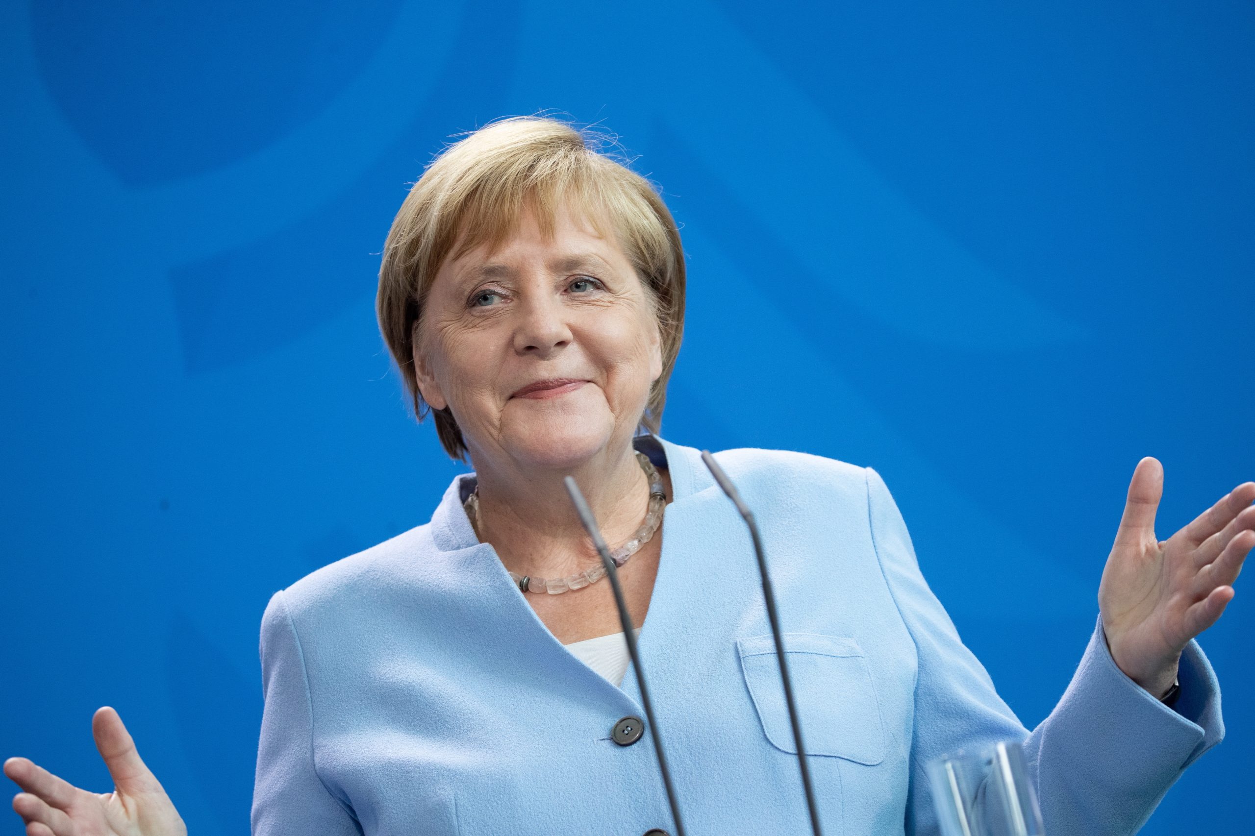 Angela Merkel termina quarentena após três testes negativos