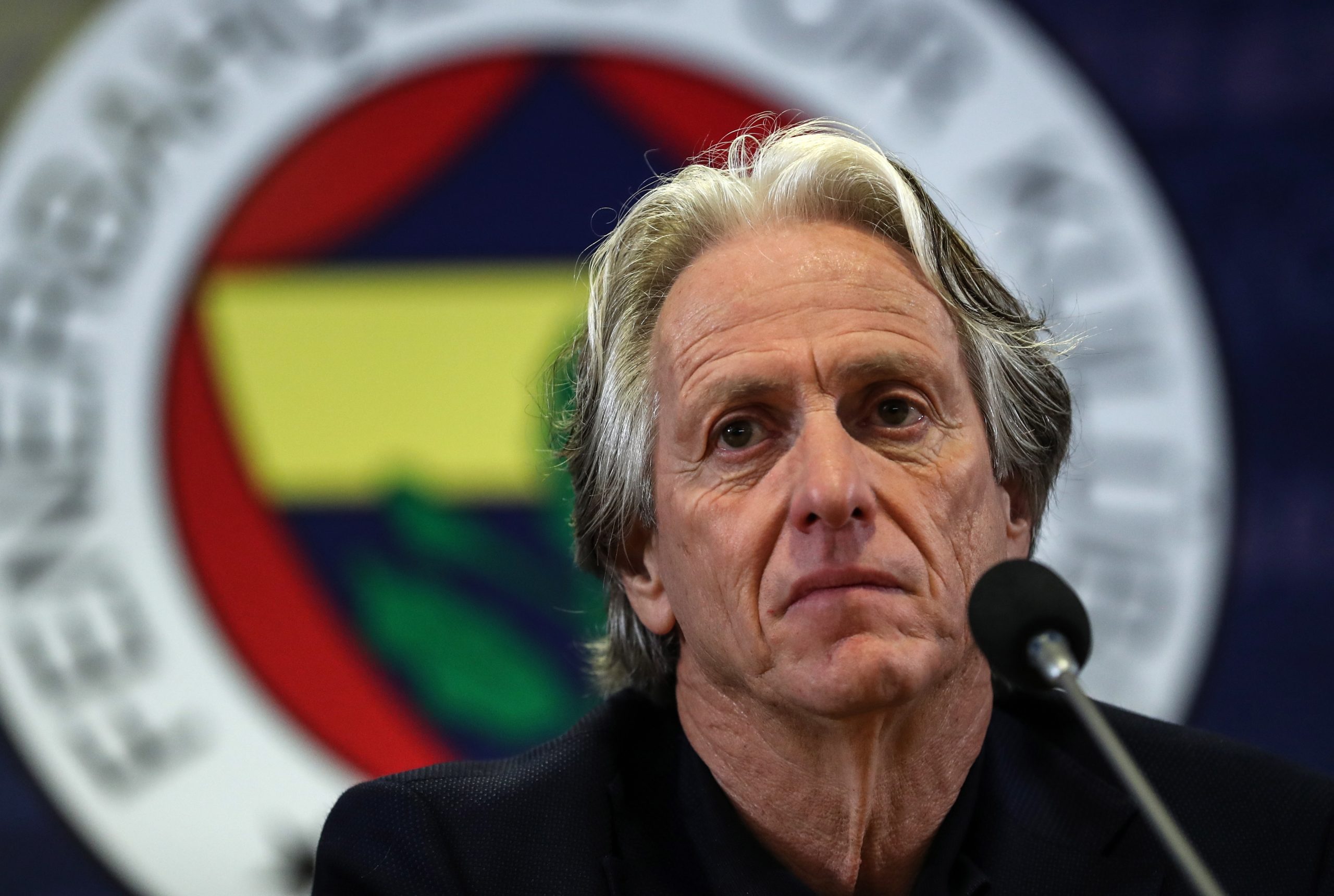 Fenerbahçe, de Jorge Jesus, empata em casa do Besiktas no dérbi de Istambul