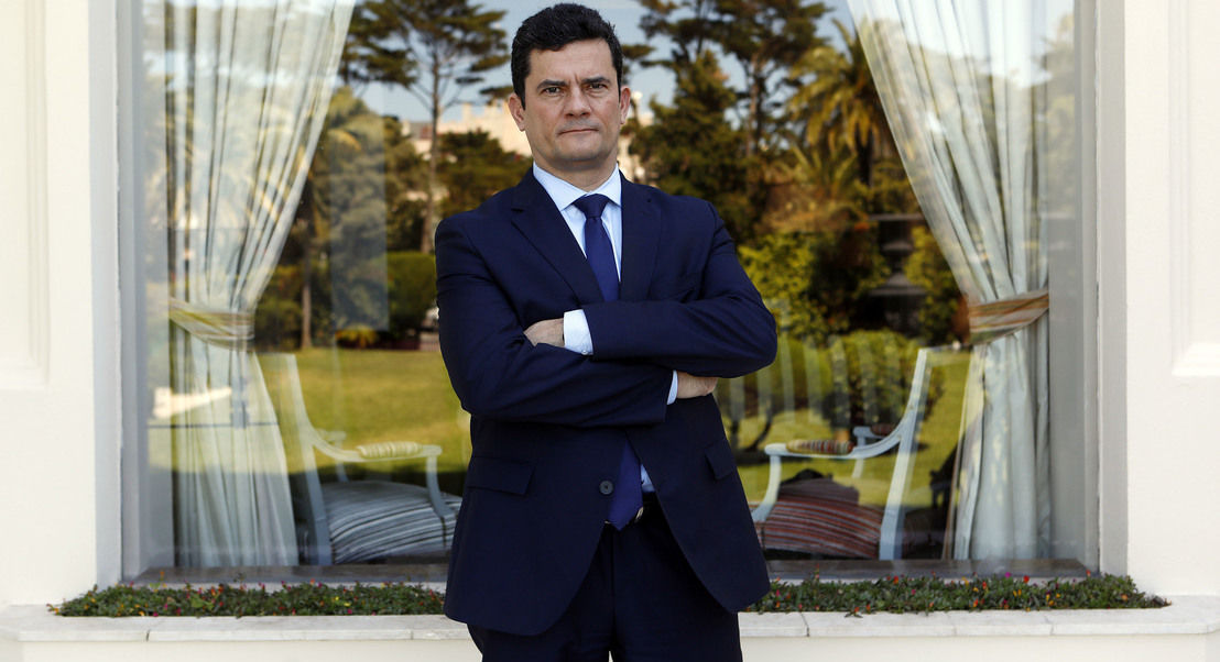 Moro insinua que Bolsonaro não vetou pontos de projeto anticrime para proteger filho