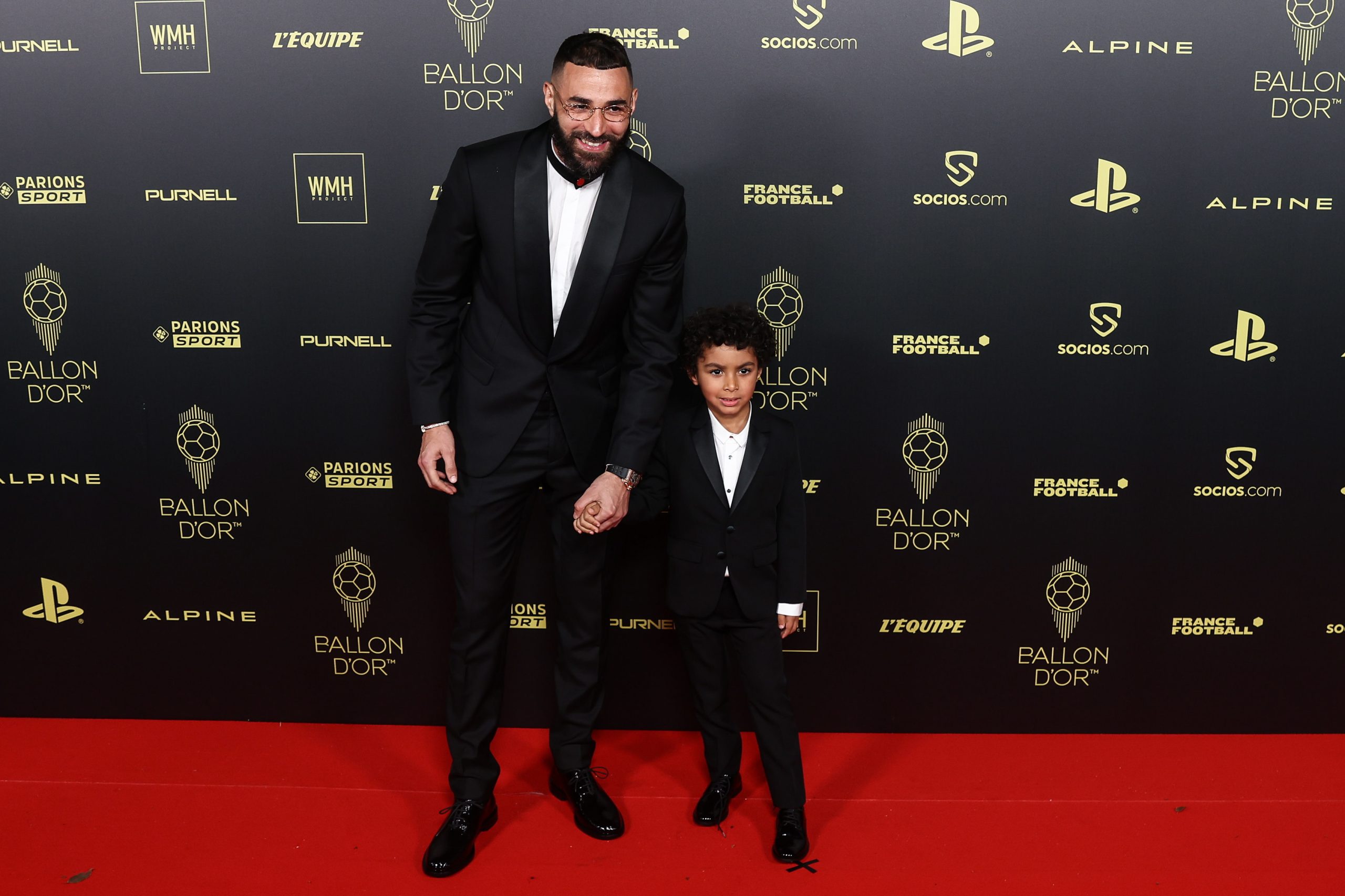 Karim Benzema vence Bola de Ouro pela primeira vez e sucede a Lionel Messi